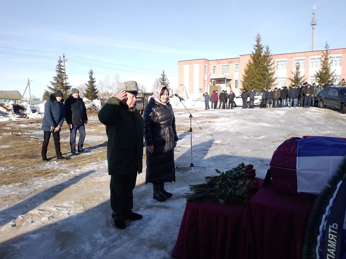 В селе Старые Челны в последний путь проводили бойца специальной военной операции