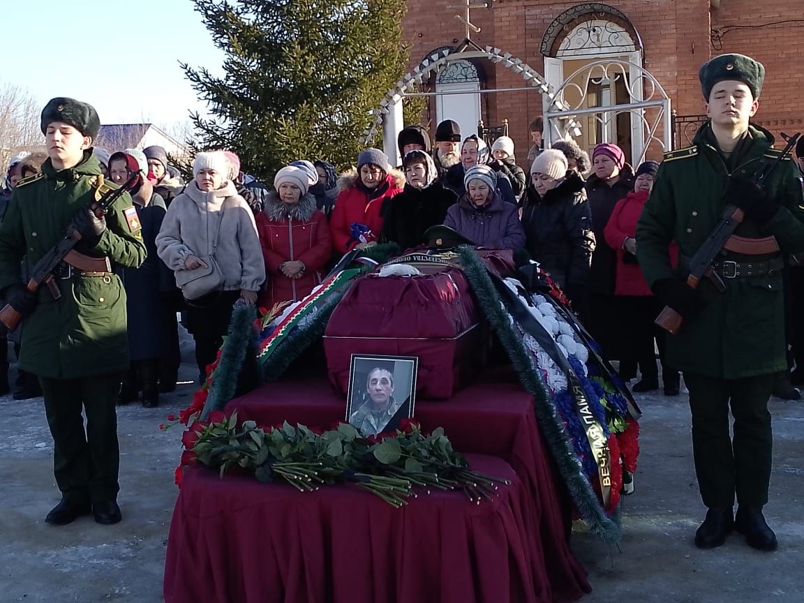 В селе Старые Челны в последний путь проводили бойца специальной военной операции