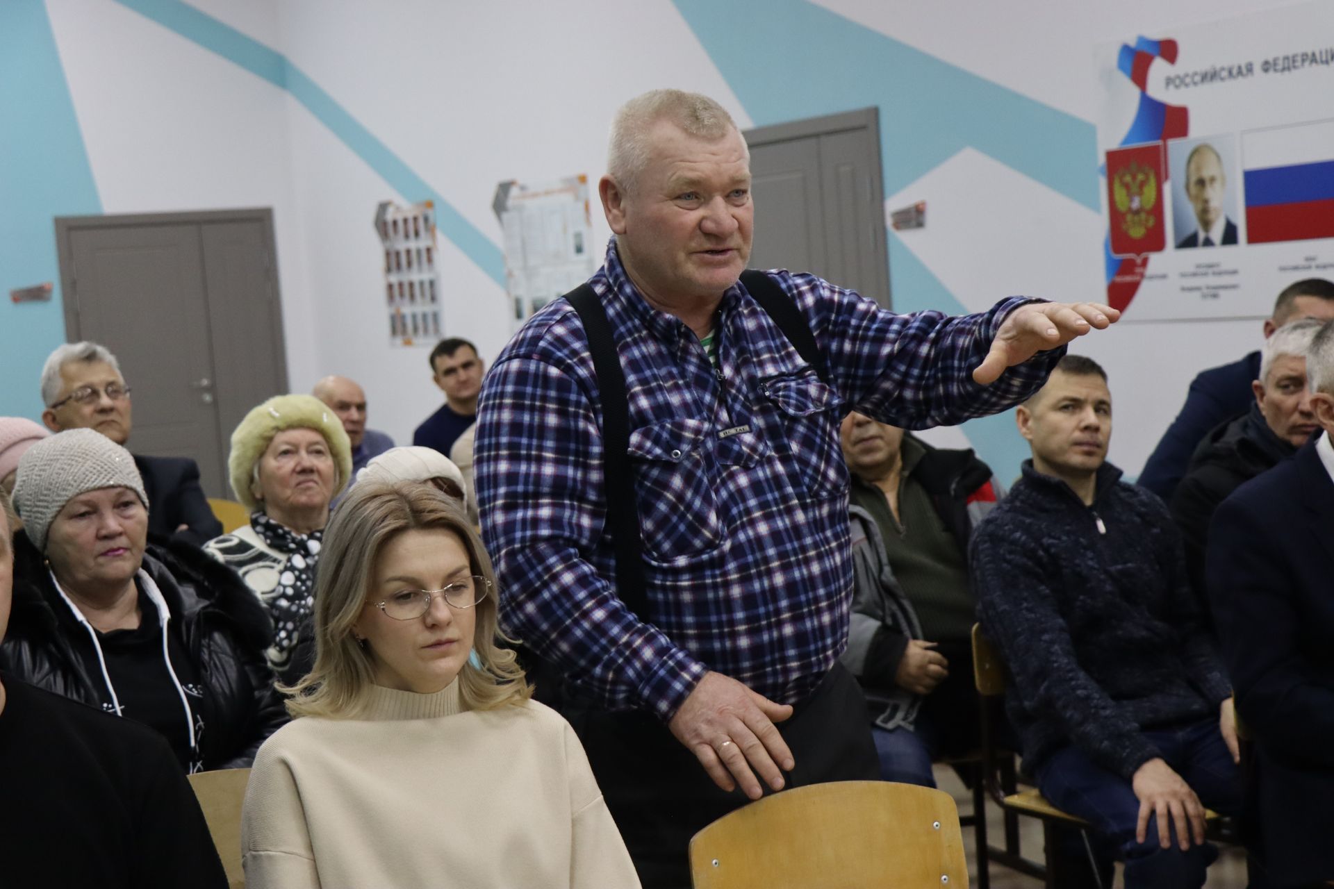 Жители микрорайона железнодорожников встретились с руководством района