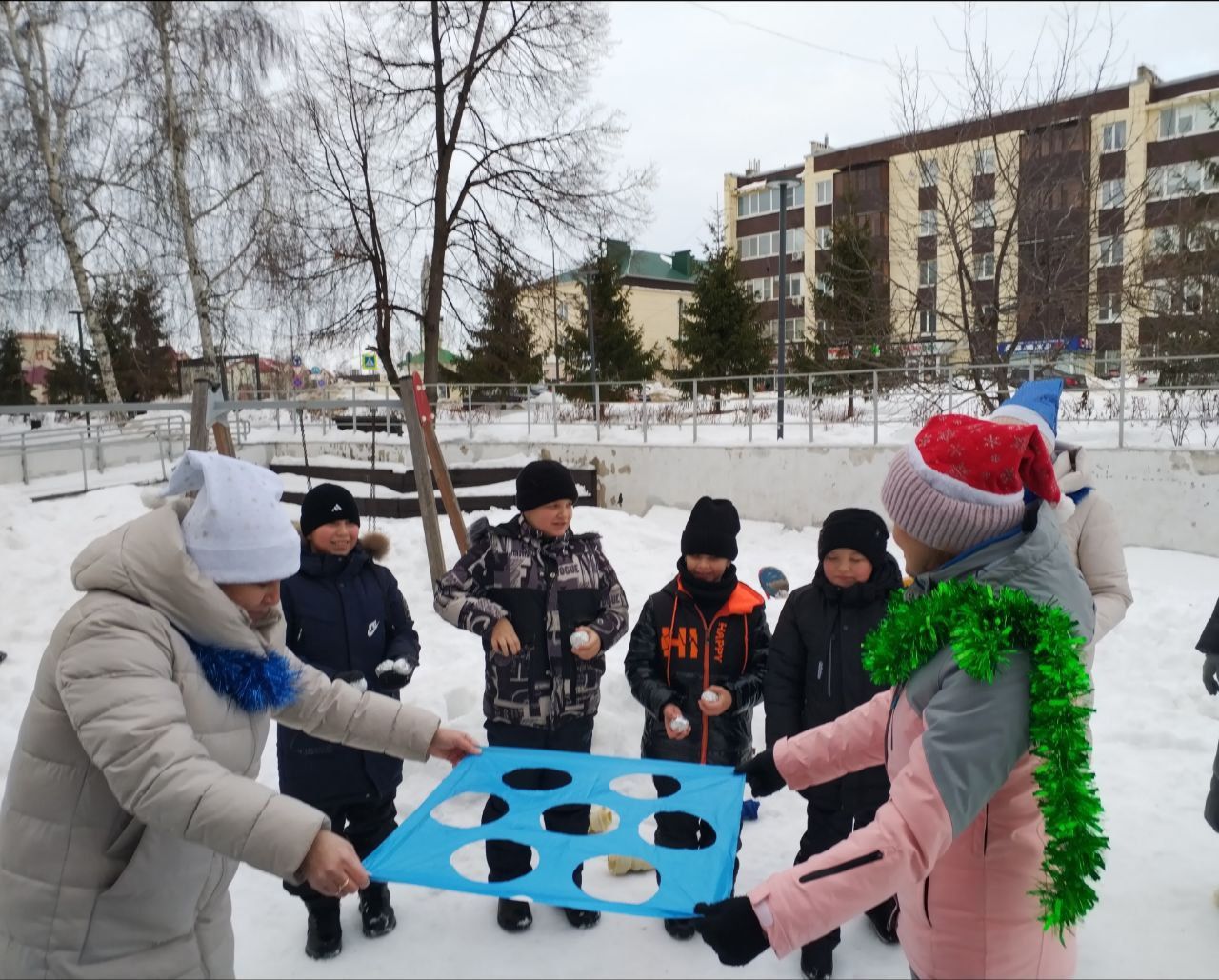 Юные нурлатцы участвовали в развлекательной программе «По заснеженным тропкам»