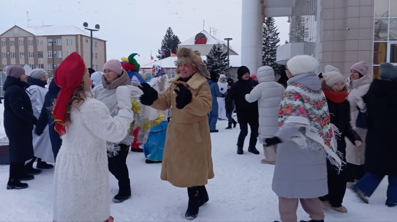 В сквере «Театральный» нурлатцы отметили Рождество Христово