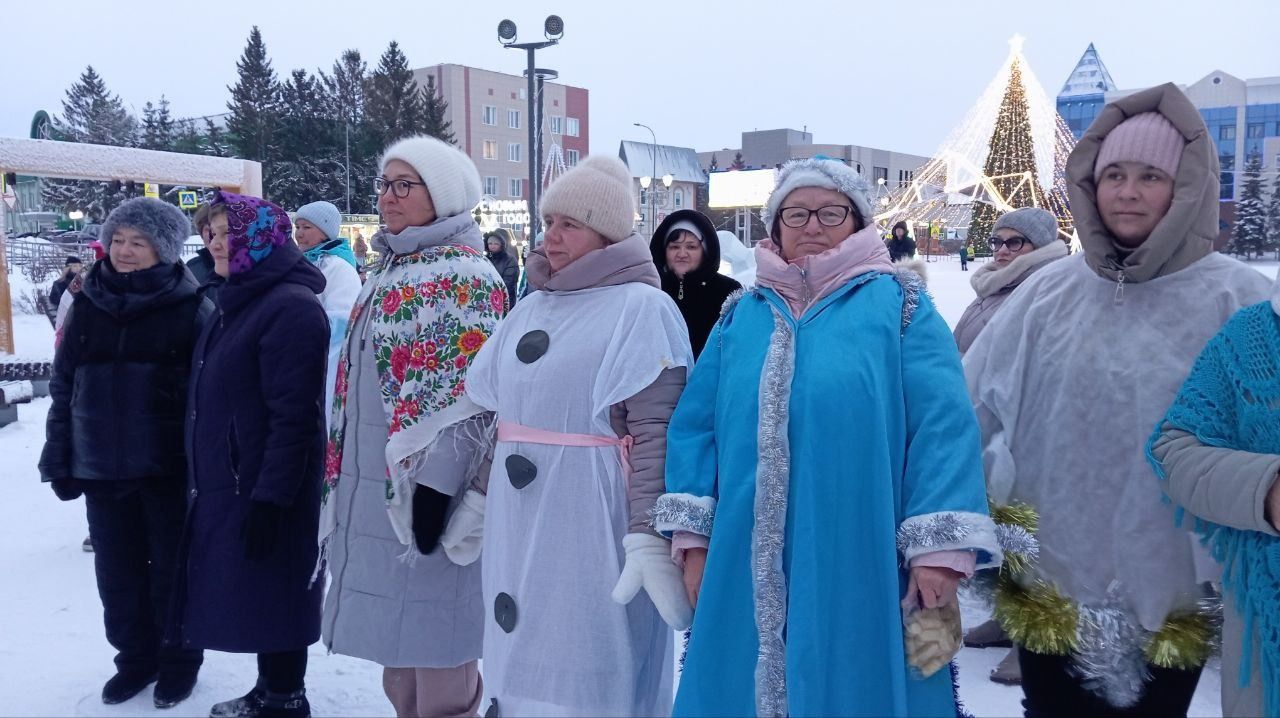 В сквере «Театральный» нурлатцы отметили Рождество Христово