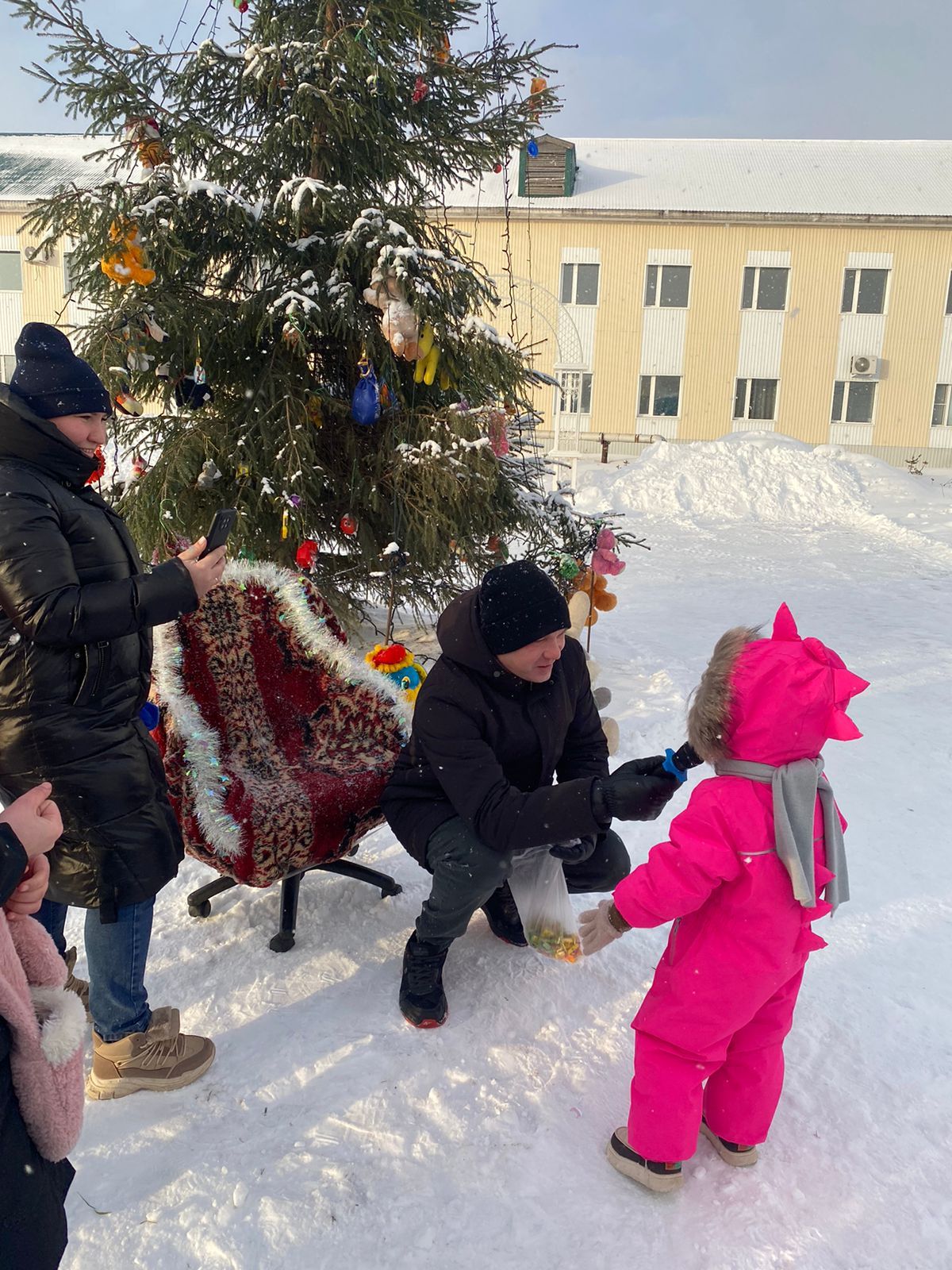 Новогодние каникулы активно проводят жители всех микрорайонов города Нурлат