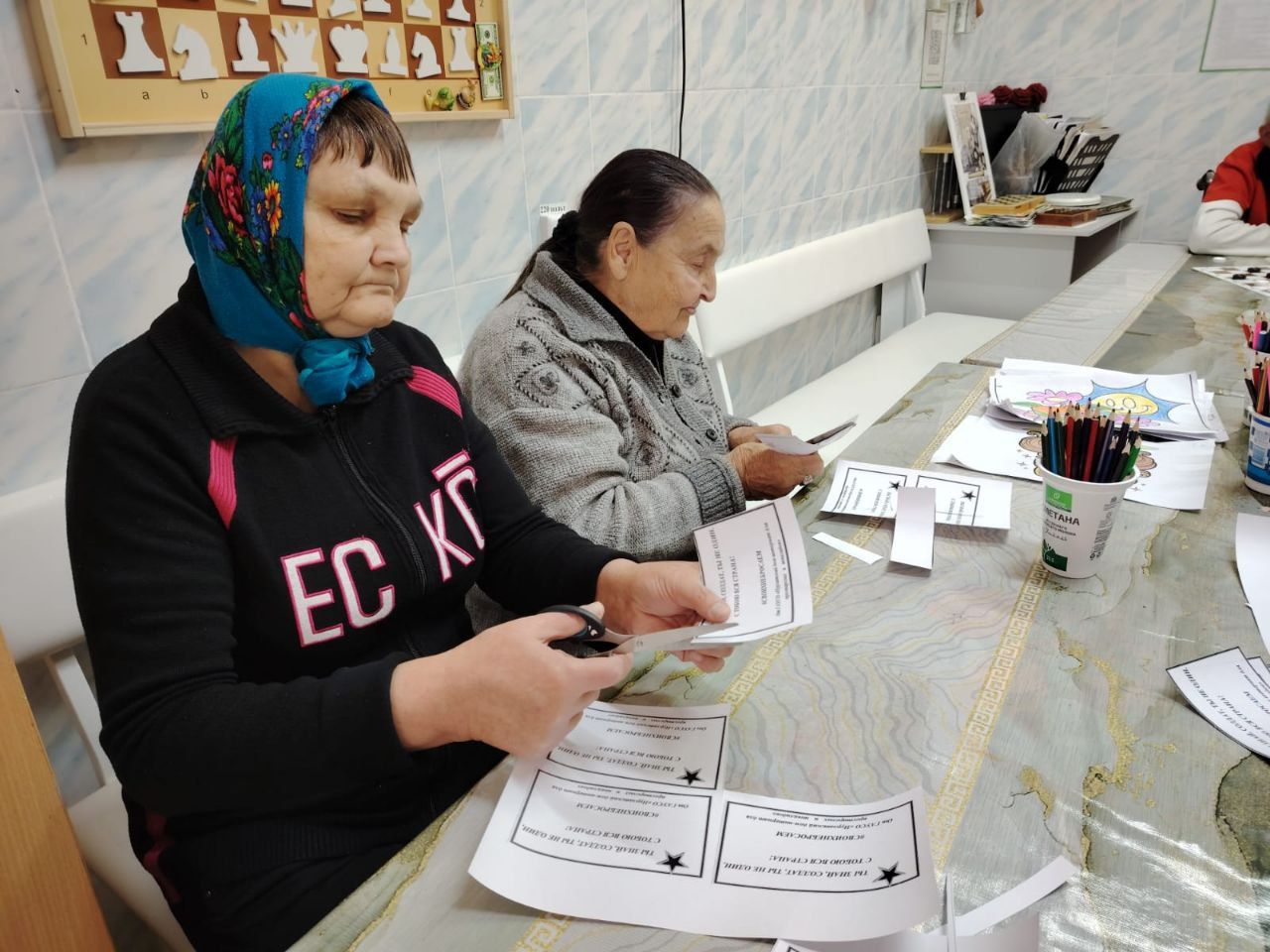 Тепло нурлатских сердец: в доме-интернате мастерят свечи для бойцов СВО