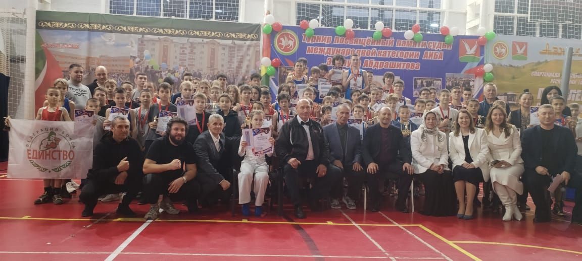 Четвертый турнир по боксу памяти Зиннура Абдрашитова для нурлатцев увенчался двойным успехом