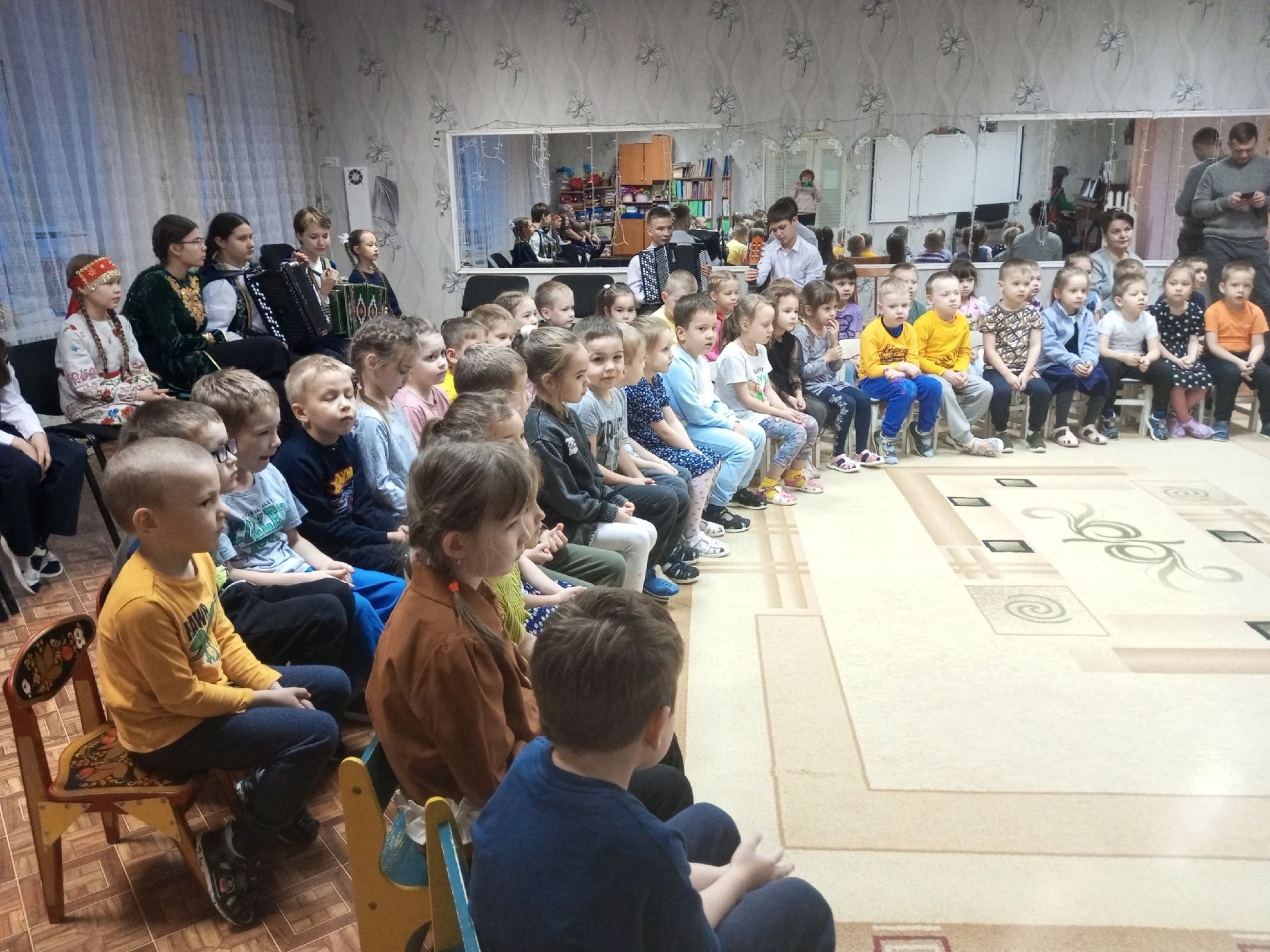 Юные артисты «Сэлэт» подарили праздник детям сада «Камыр‑батыр»