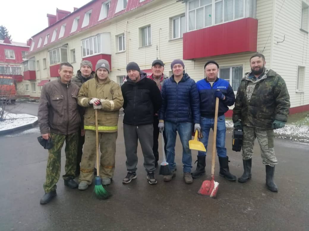 В Нурлате спасатели помогли пострадавшей после пожара семье