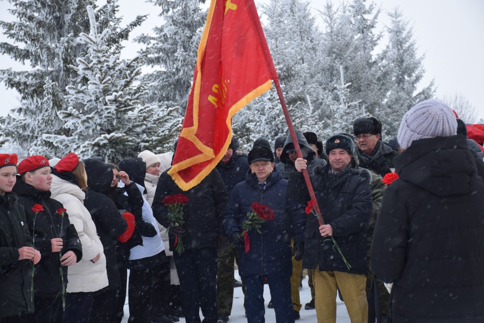 В Нурлате прошел митинг в честь 36-й годовщины вывода советских войск из Афганистана (фоторепортаж)