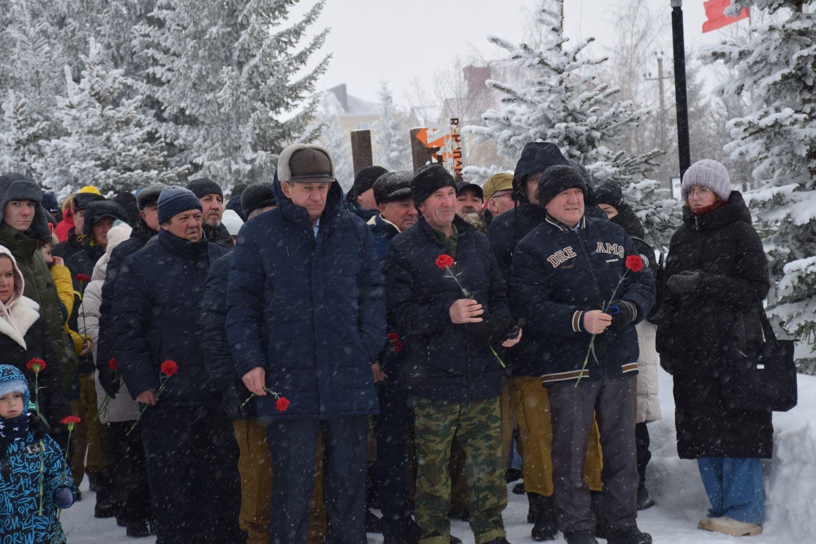 В Нурлате прошел митинг в честь 36-й годовщины вывода советских войск из Афганистана (фоторепортаж)
