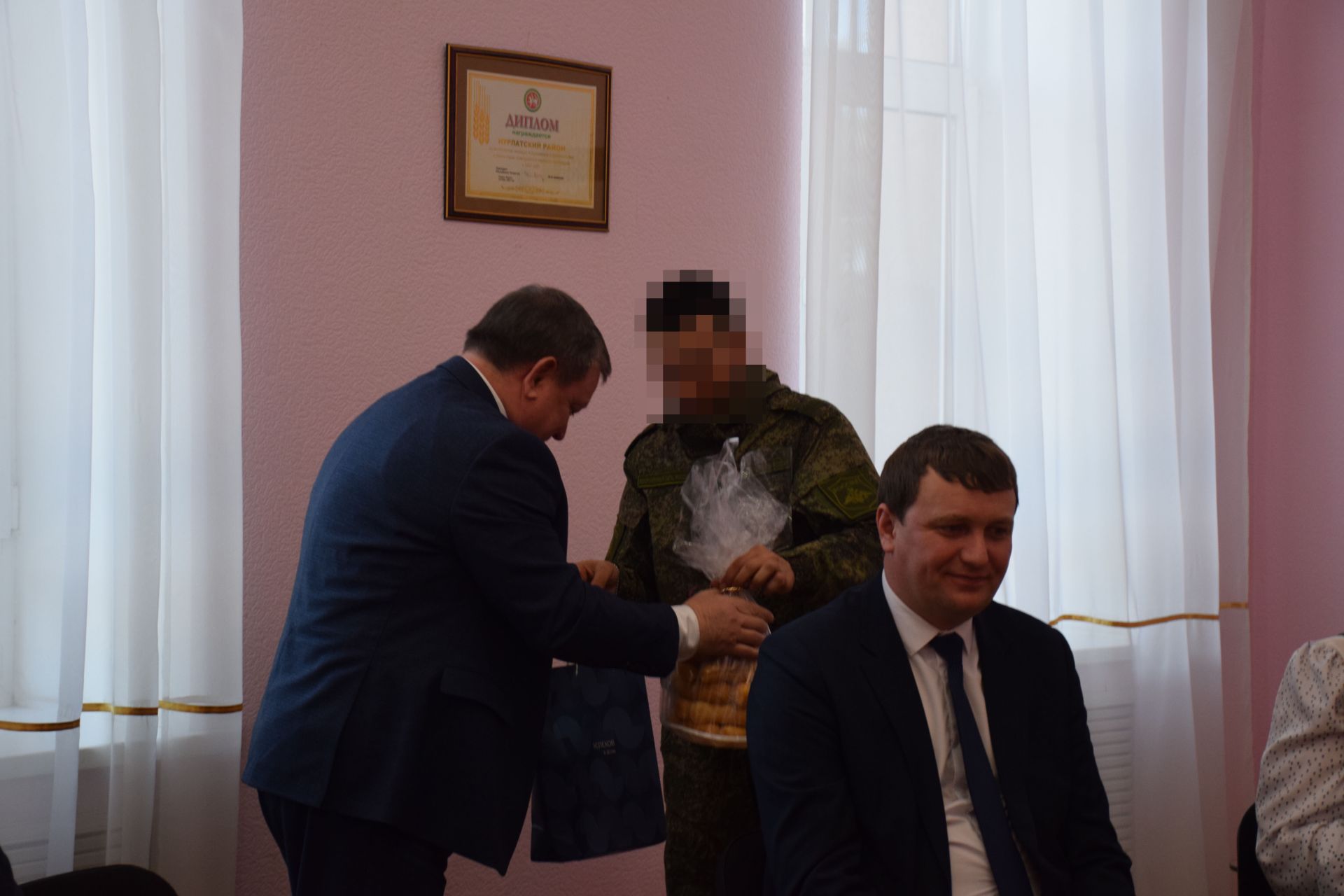 Глава Нурлатского района Дамир Ишкинеев встретился с бойцами СВО, прибывшими в краткосрочный отпуск