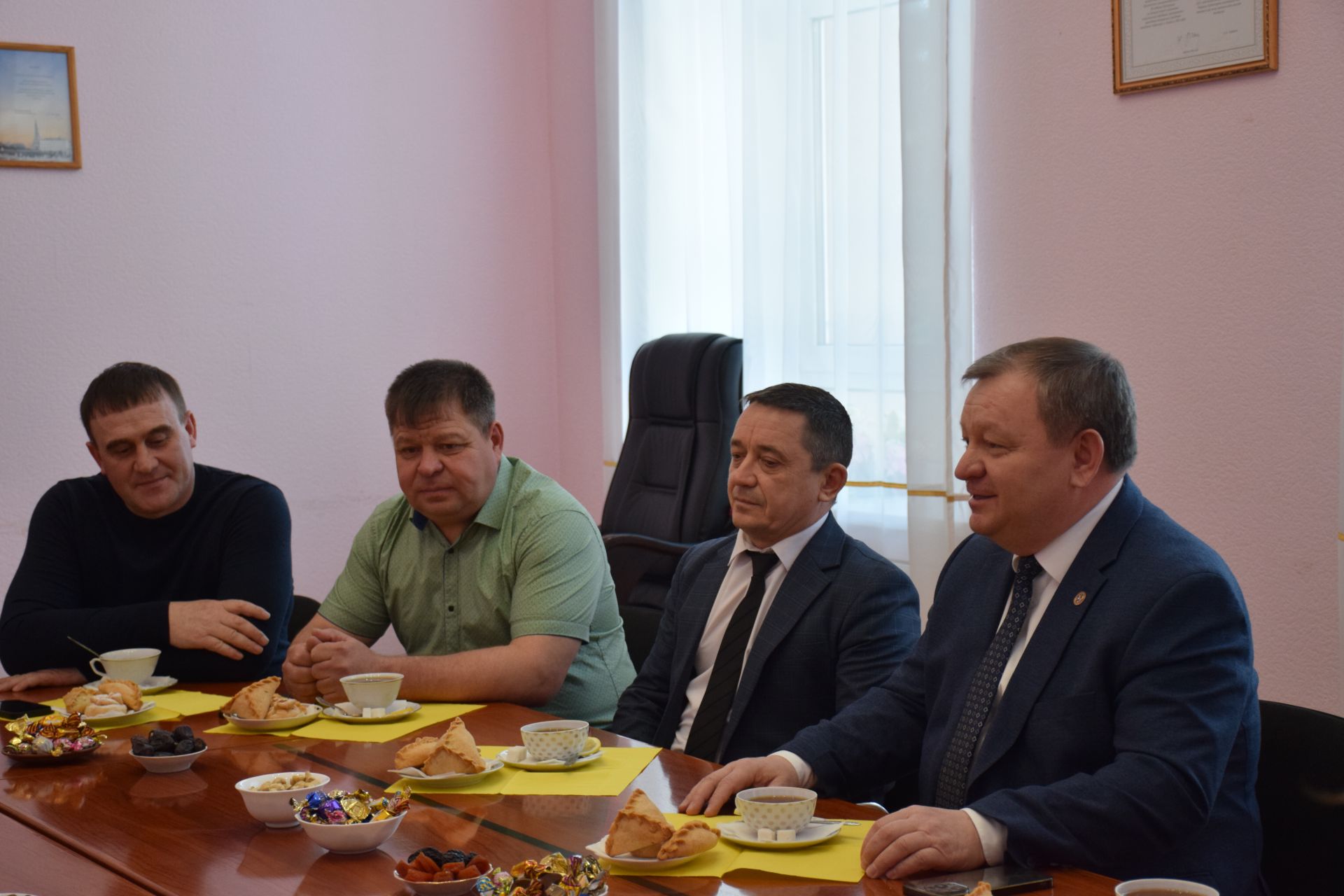 Глава Нурлатского района Дамир Ишкинеев встретился с бойцами СВО, прибывшими в краткосрочный отпуск