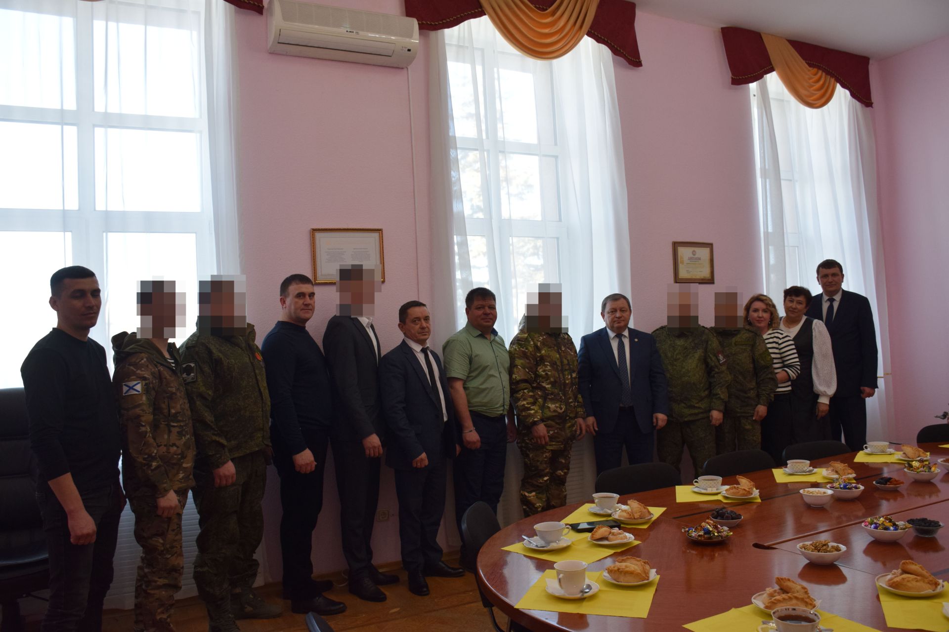 Глава Нурлатского района Дамир Ишкинеев встретился с бойцами СВО, прибывшими в краткосрочный отпуск