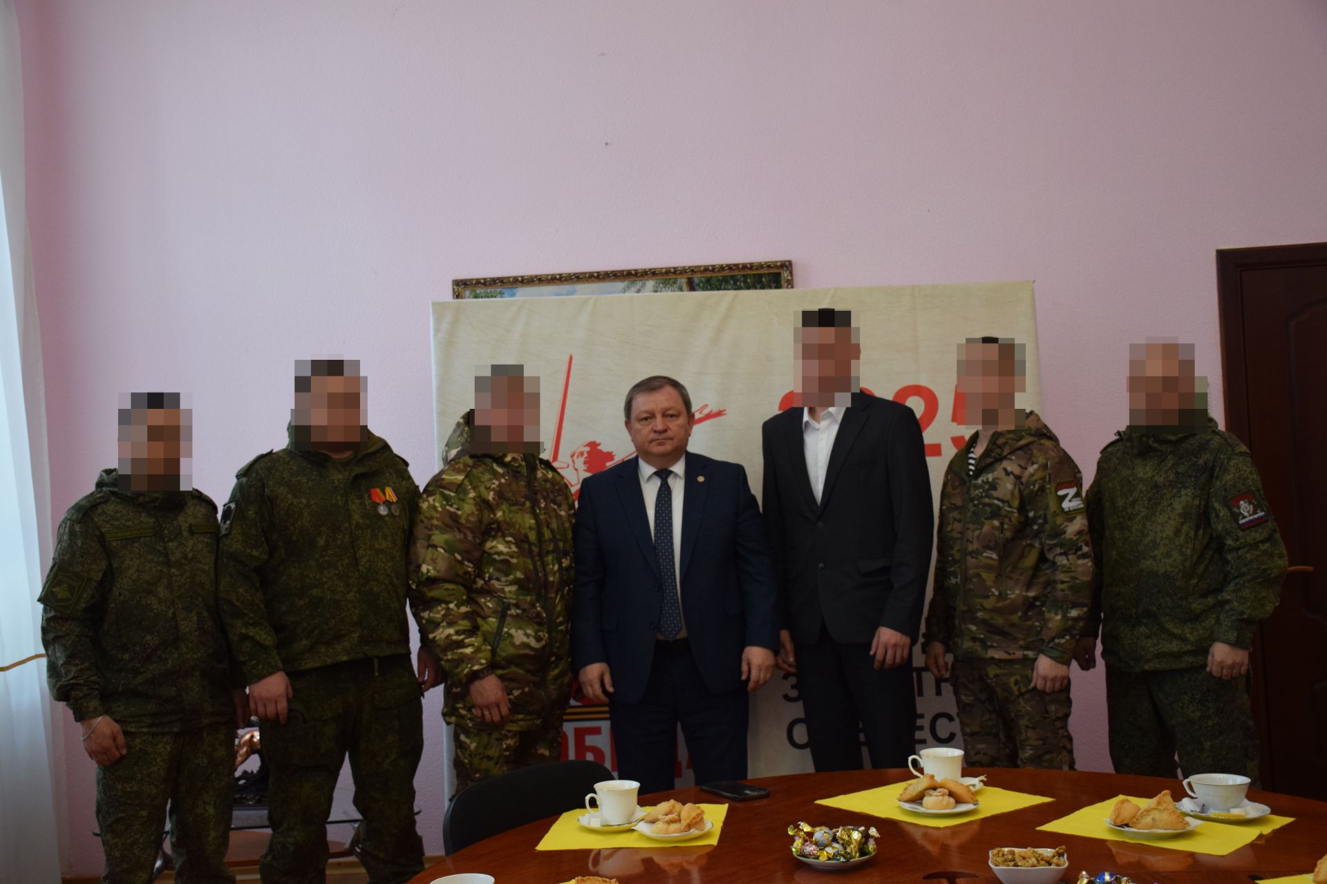 Глава Нурлатского района Дамир Ишкинеев встретился с бойцами СВО, прибывшими в краткосрочный отпуск