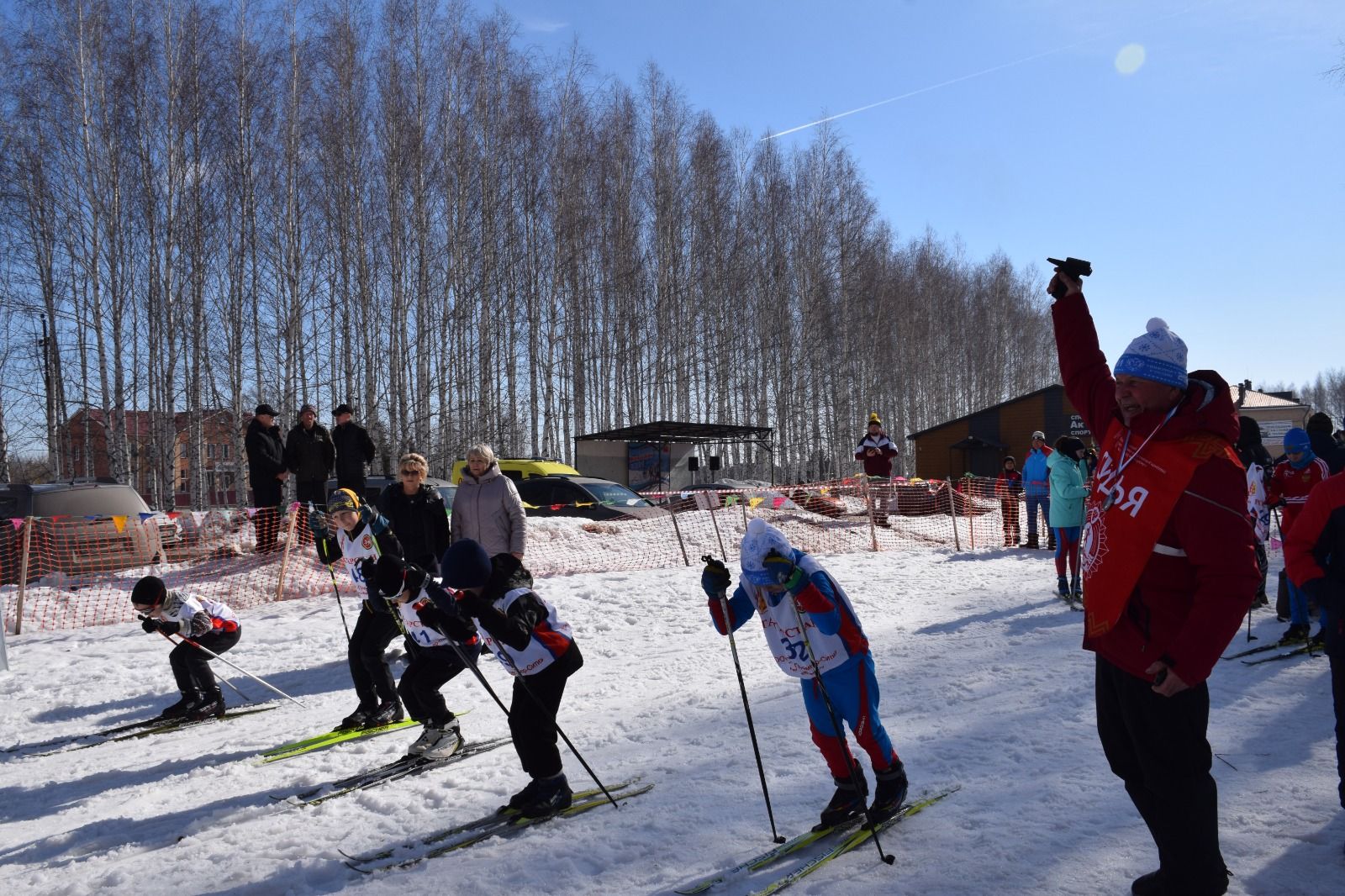 В Нурлате прошли лыжные соревнования памяти ветерана спорта Петра Казакова (+ фоторепортаж)