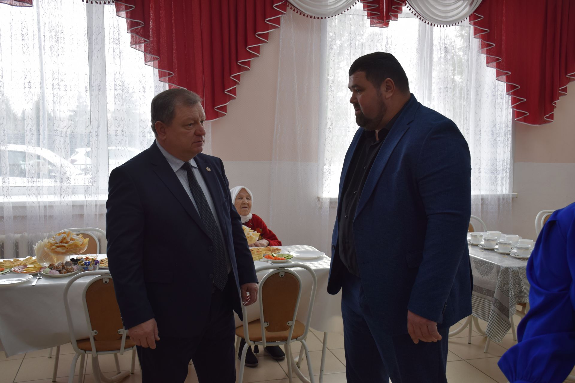 В Нурлате 101-летней труженице тыла вручили медаль к 80-летию Победы