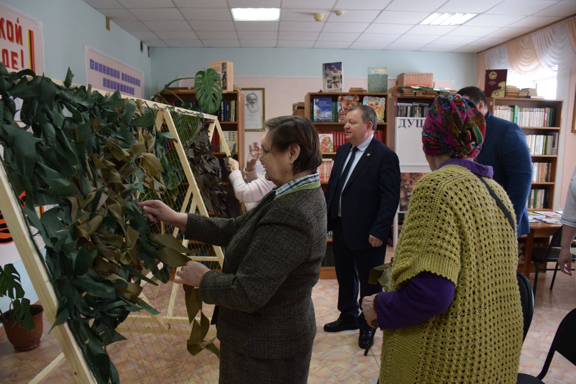 В Нурлате 101-летней труженице тыла вручили медаль к 80-летию Победы