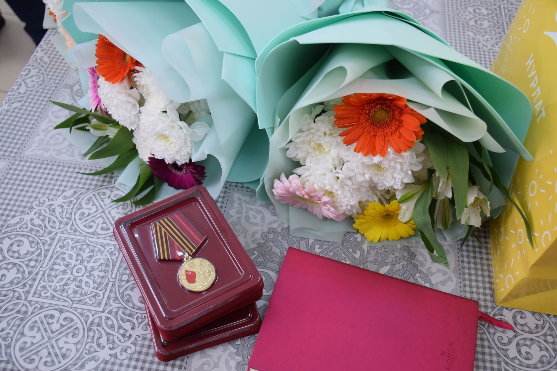 В Нурлате 101-летней труженице тыла вручили медаль к 80-летию Победы