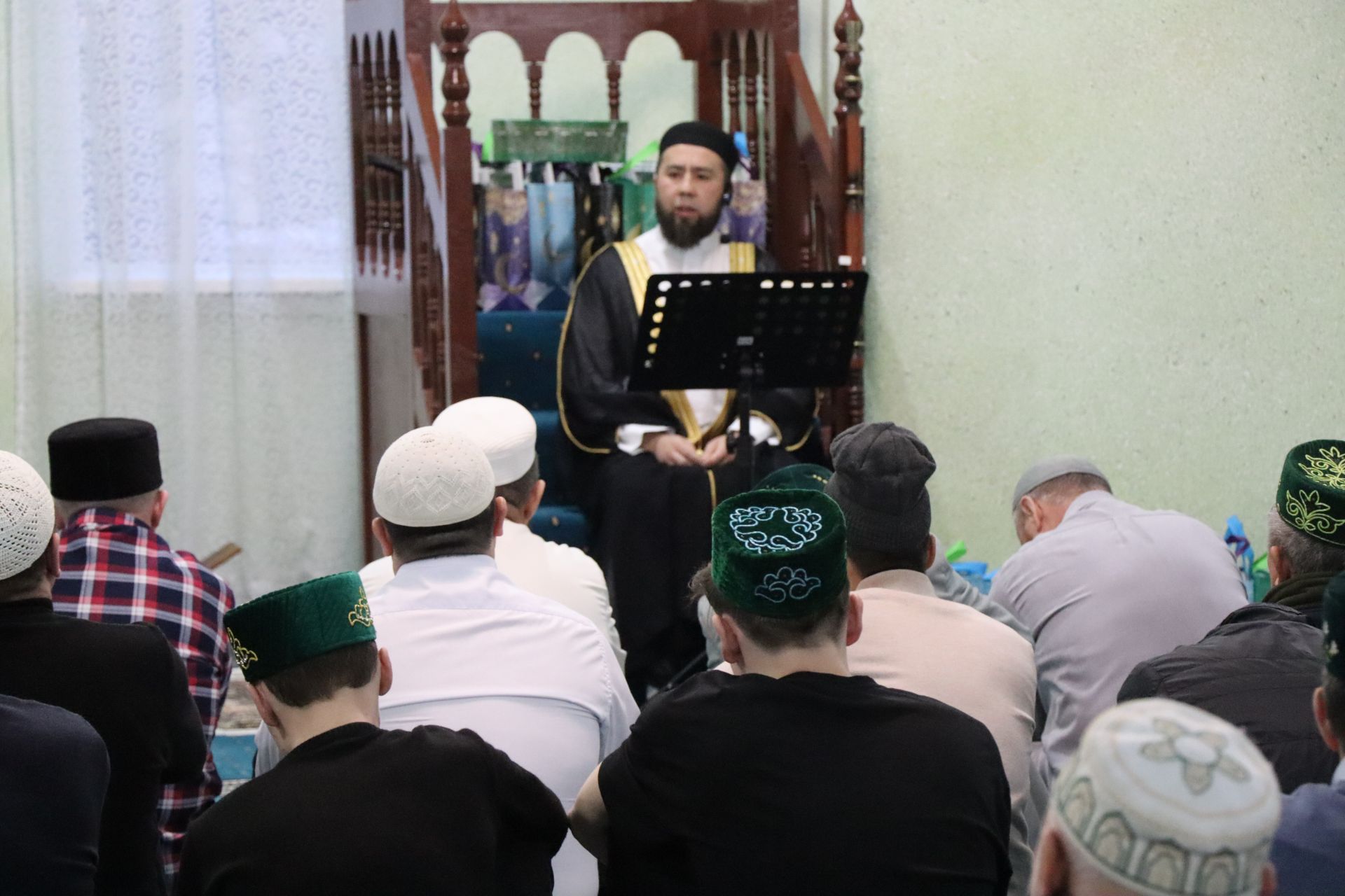 Дамир Ишкинеев поздравил нурлатцев с праздником Ураза-байрам