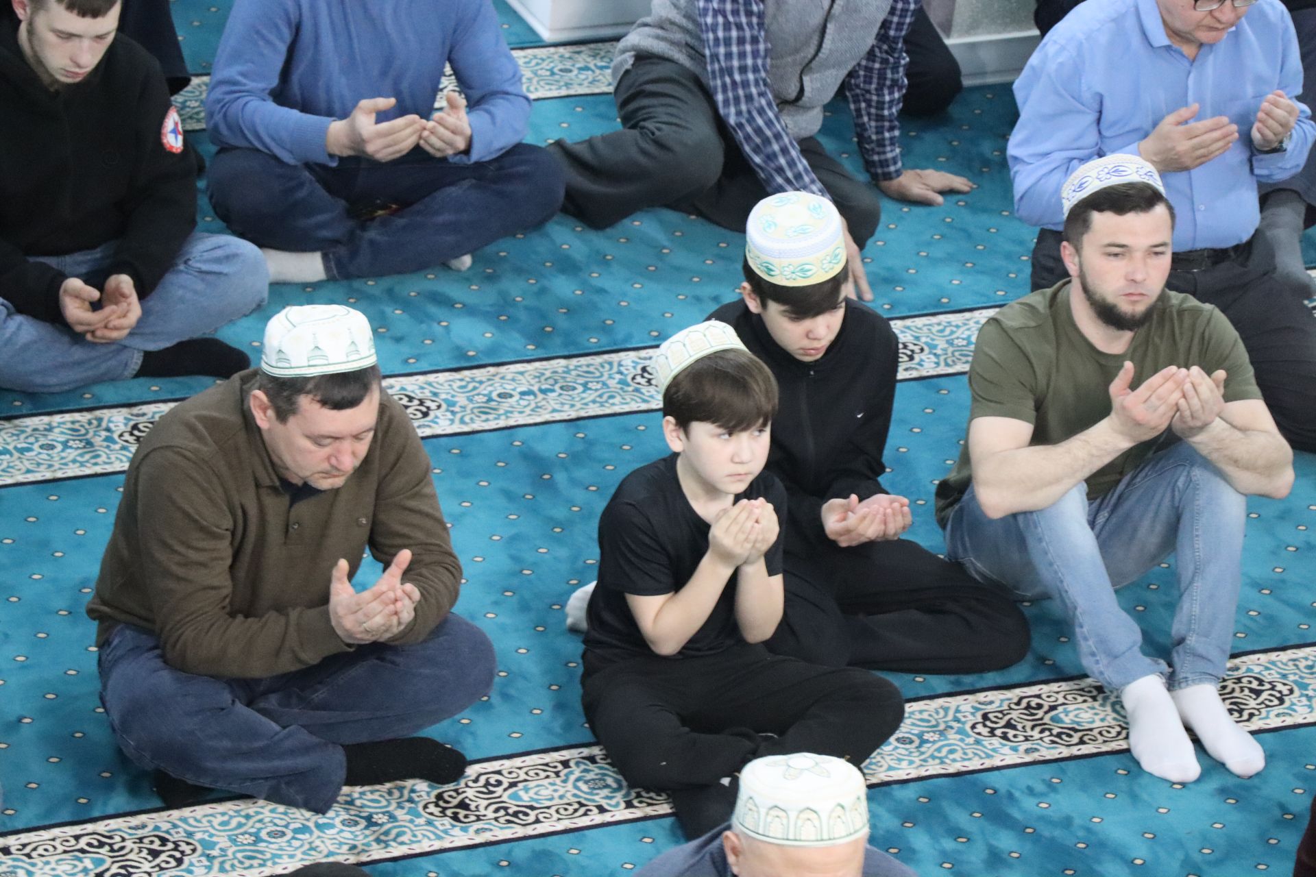 Дамир Ишкинеев поздравил нурлатцев с праздником Ураза-байрам