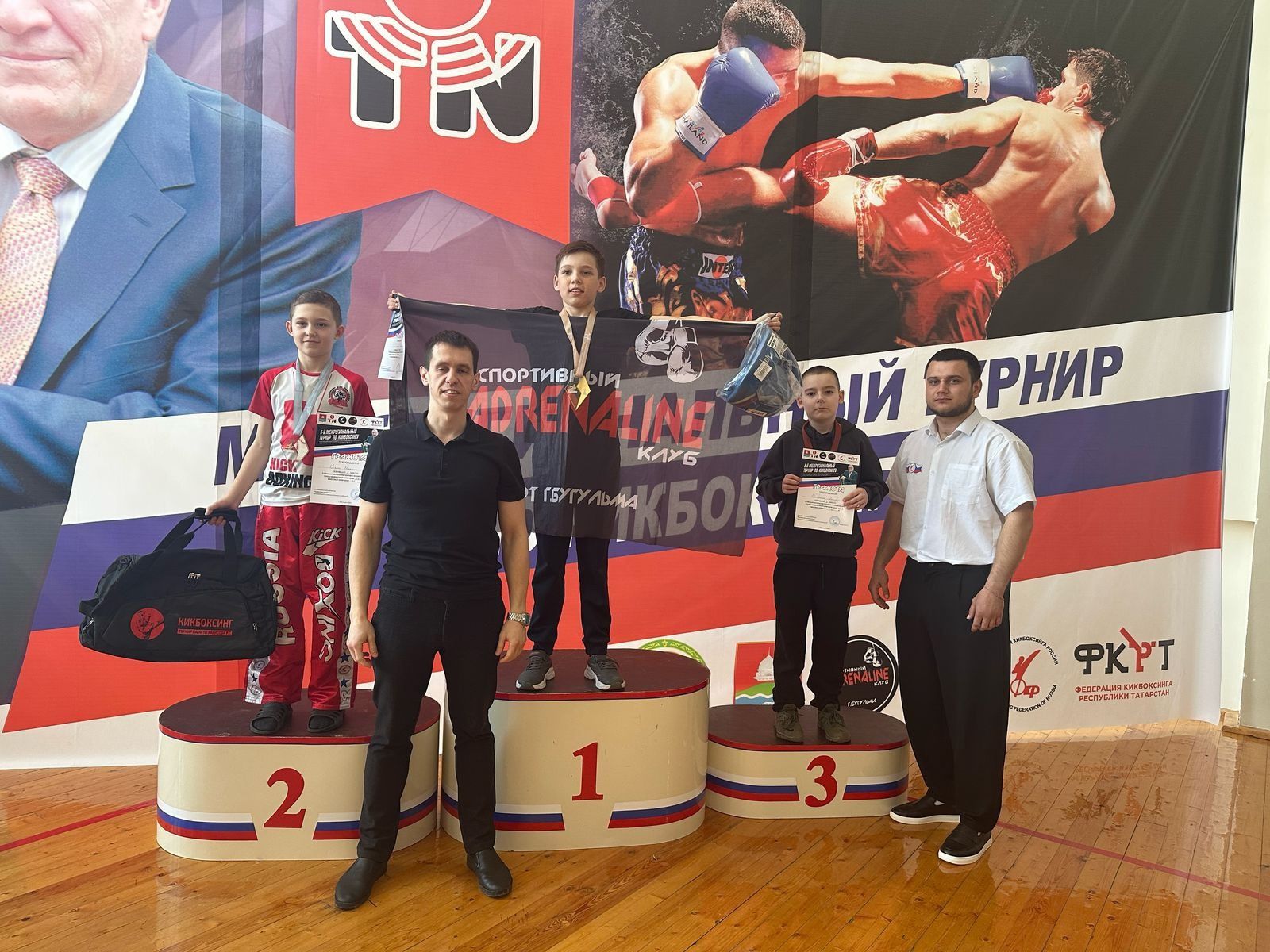 Воспитанники нурлатского «Тулпара» привезли 8 медалей с турнира по кикбоксингу в Бугульме