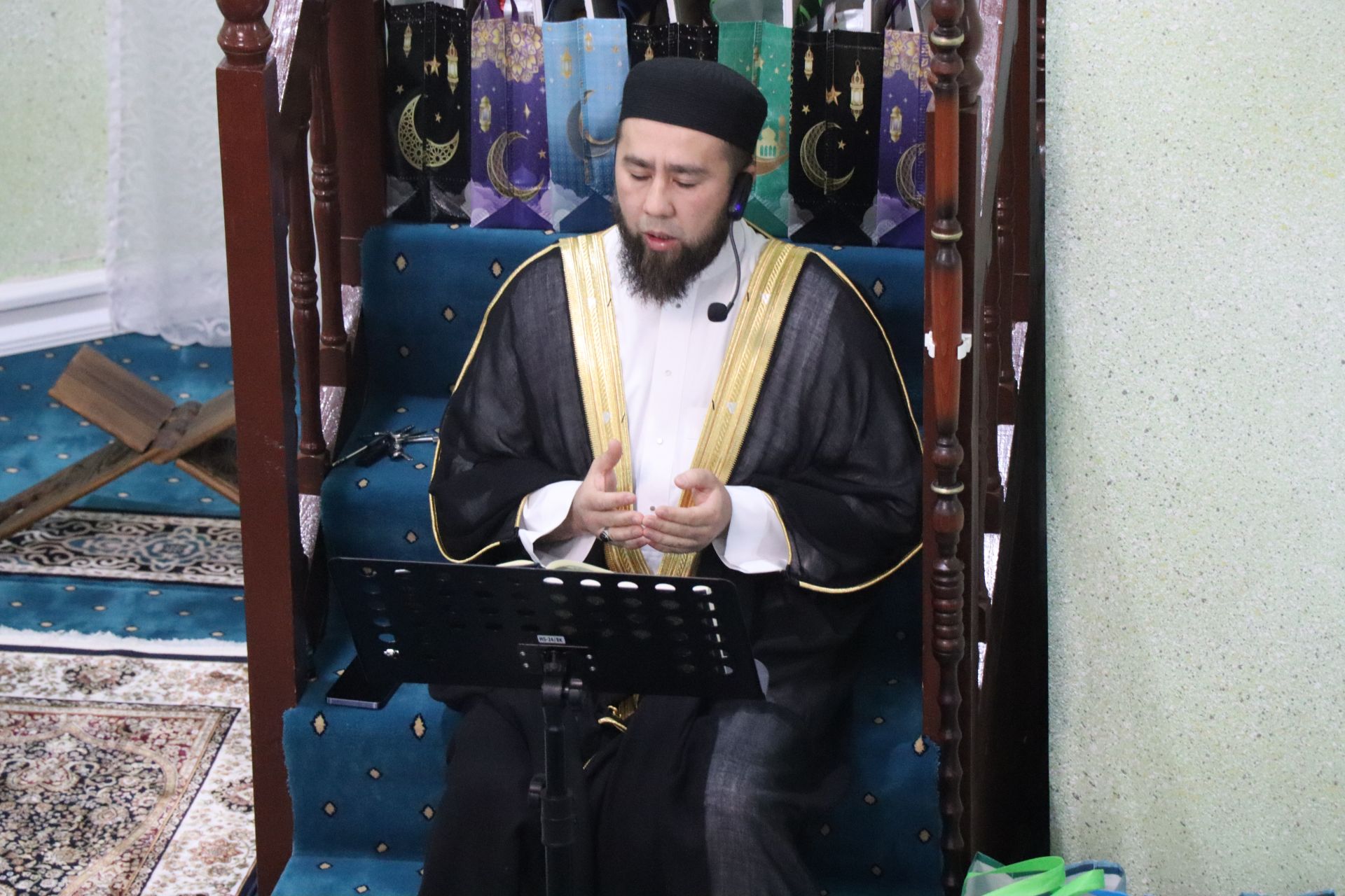 Дамир Ишкинеев поздравил нурлатцев с праздником Ураза-байрам