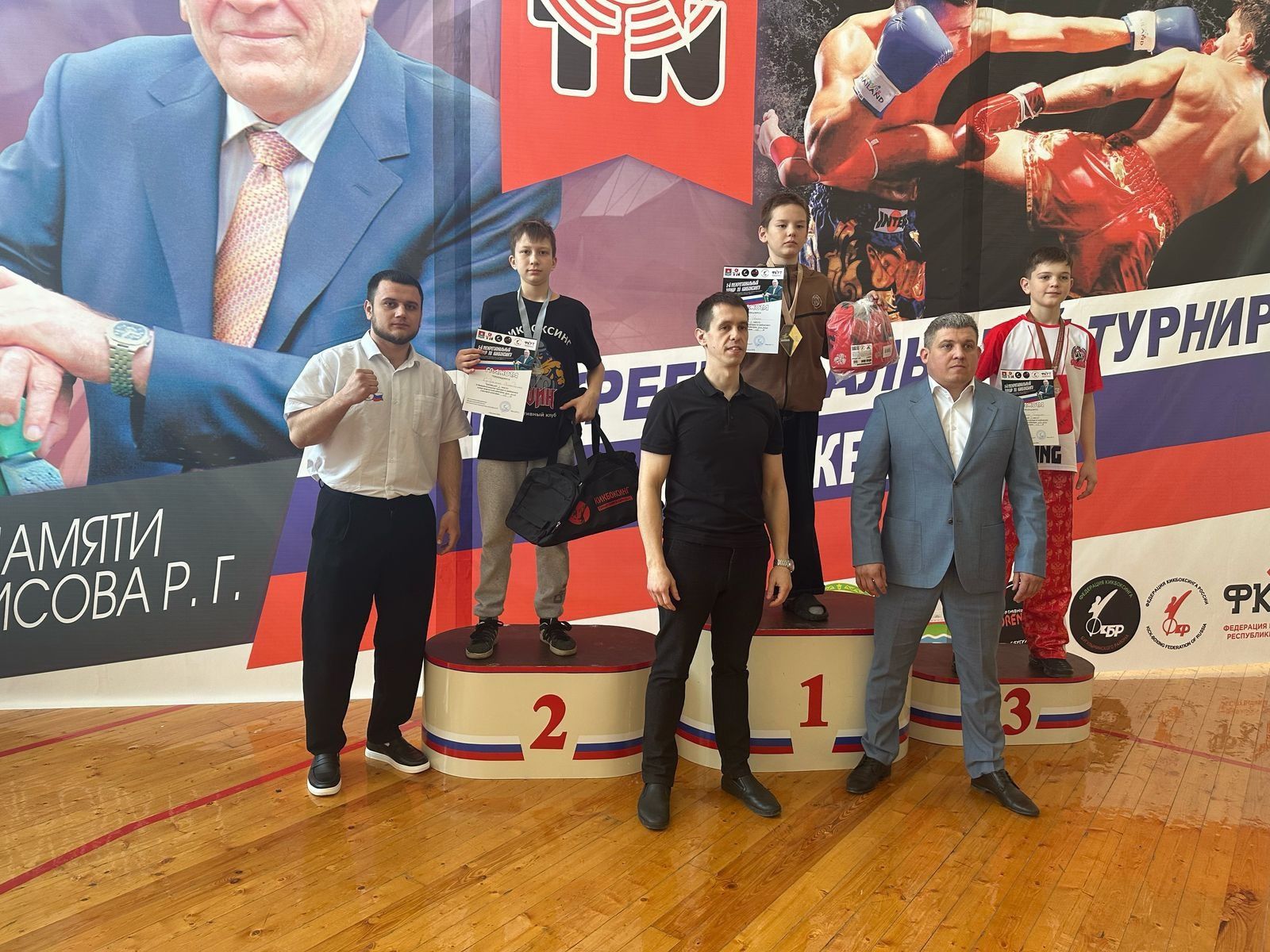 Воспитанники нурлатского «Тулпара» привезли 8 медалей с турнира по кикбоксингу в Бугульме