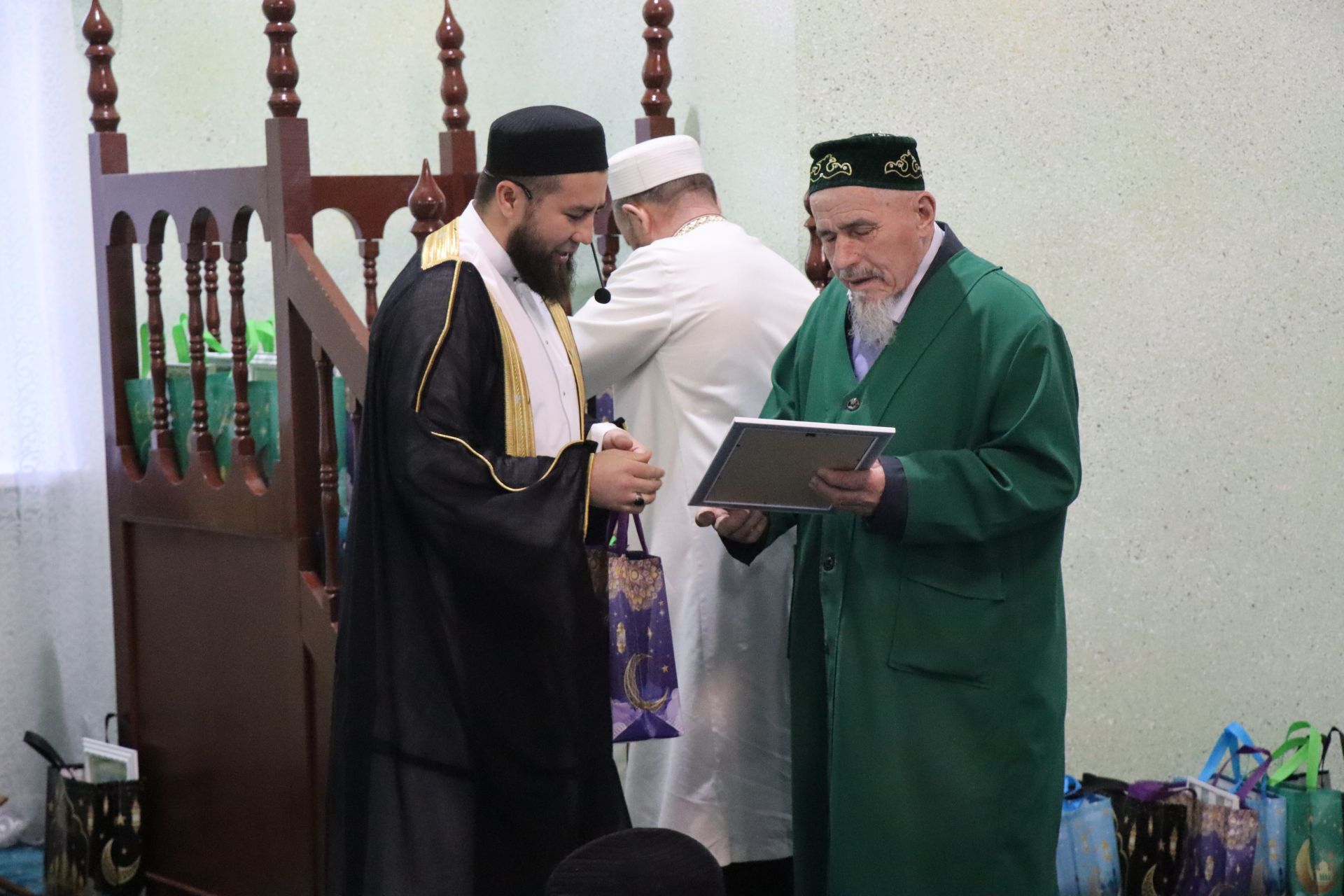 Дамир Ишкинеев поздравил нурлатцев с праздником Ураза-байрам