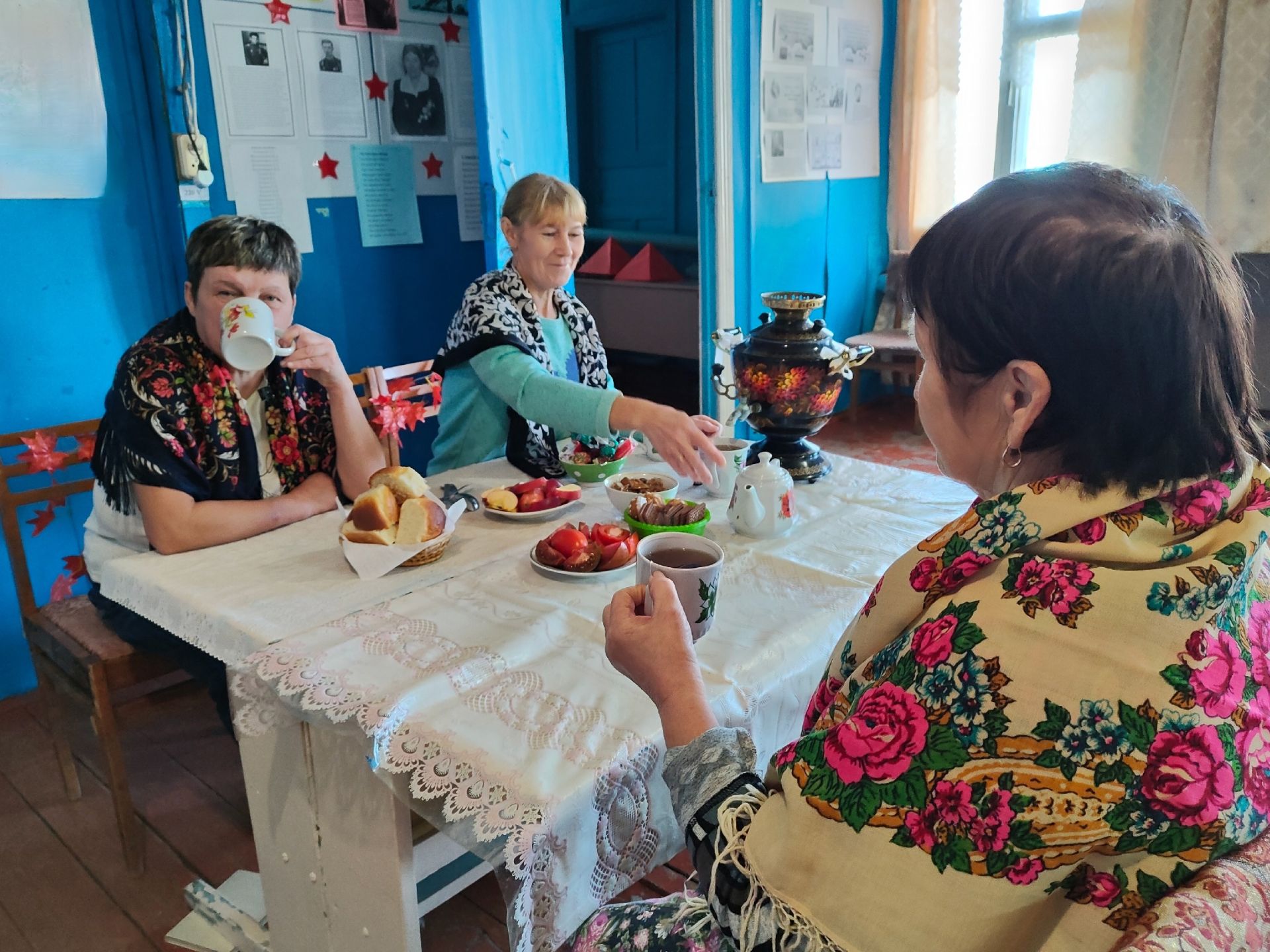 В гостях у самовара: путешествие в историю русского чаепития и традиции семейного уюта