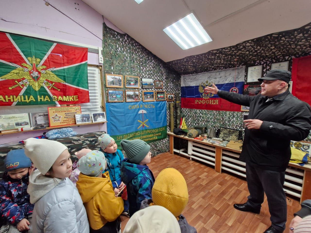 Воспитанники детского сада «Колосок» посетили пункт сбора гуманитарной помощи «Все для победы Нурлат»