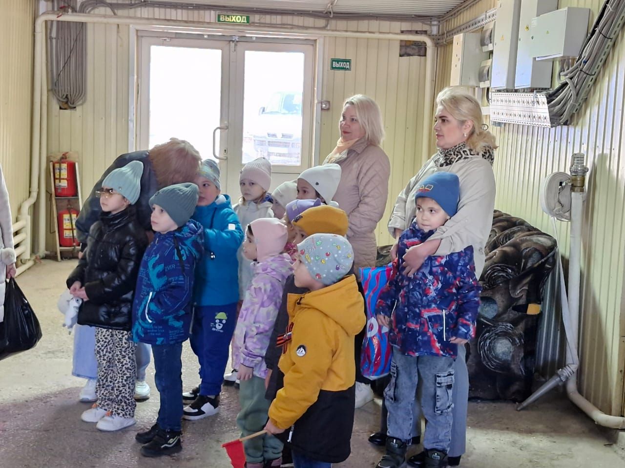 Воспитанники детского сада «Колосок» посетили пункт сбора гуманитарной помощи «Все для победы Нурлат»