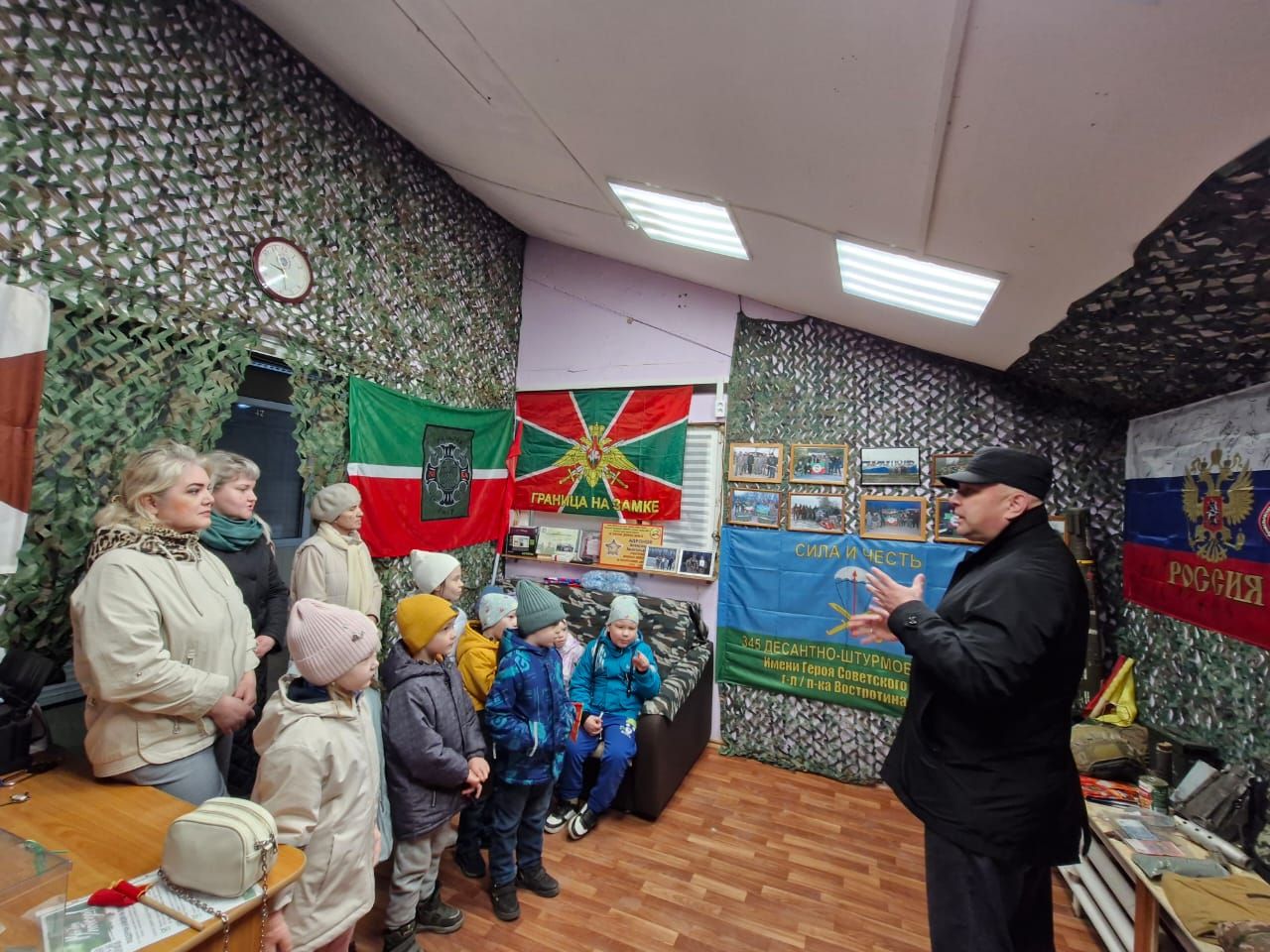 Воспитанники детского сада «Колосок» посетили пункт сбора гуманитарной помощи «Все для победы Нурлат»