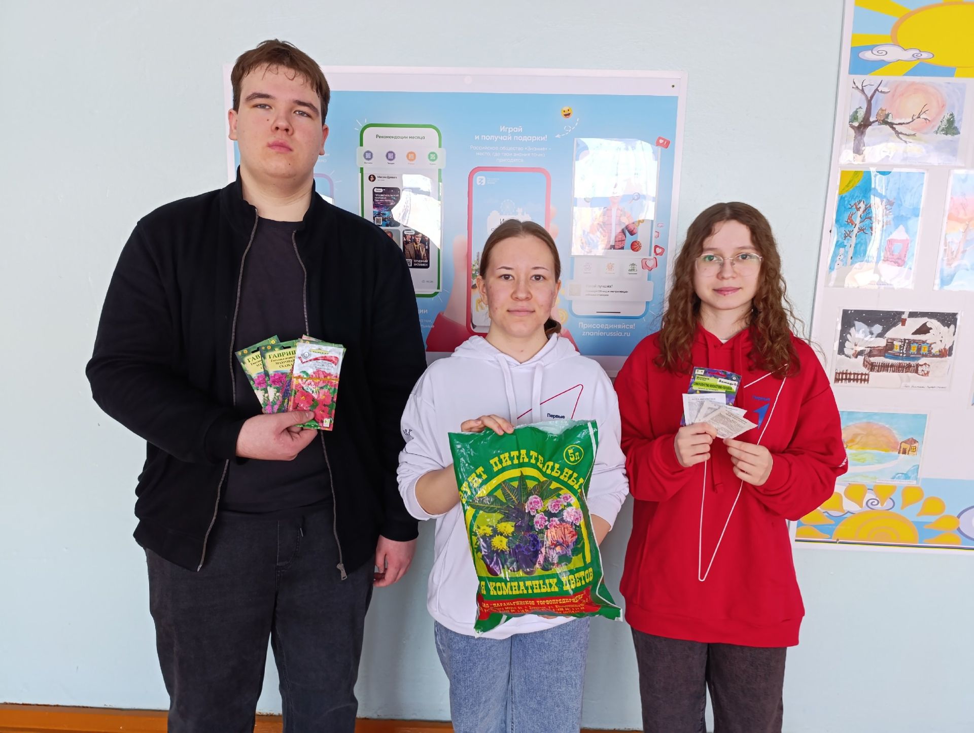 Юные экологи Егоркинской школы выращивают рассаду для школьного огорода