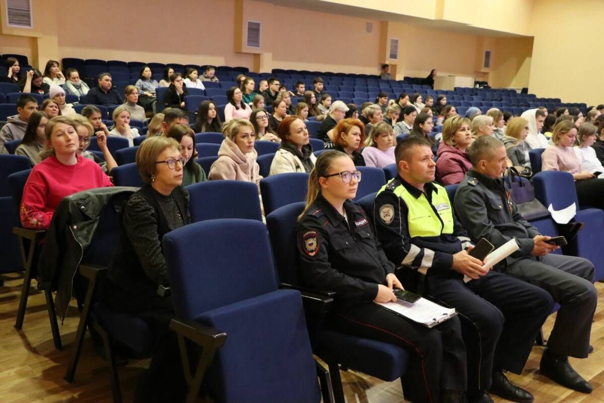Безопасность на дорогах: лицеистам рассказали о рисках