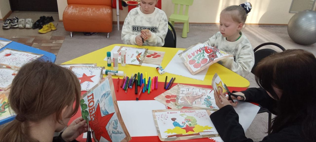 Дети Нурлата создали коллажи к 80-летию Великой Победы