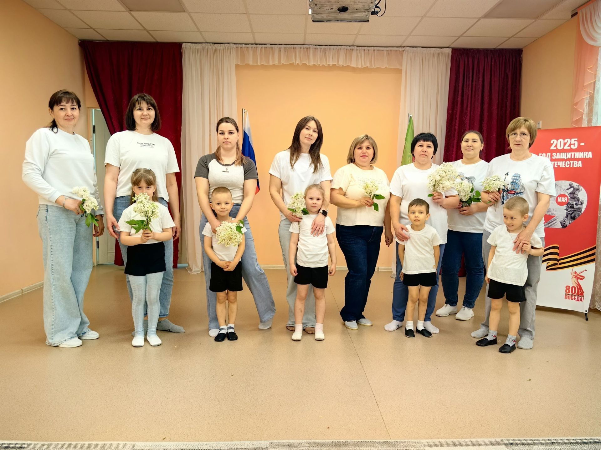 В детском саду «Росинка» прошла совместная зарядка с мамами