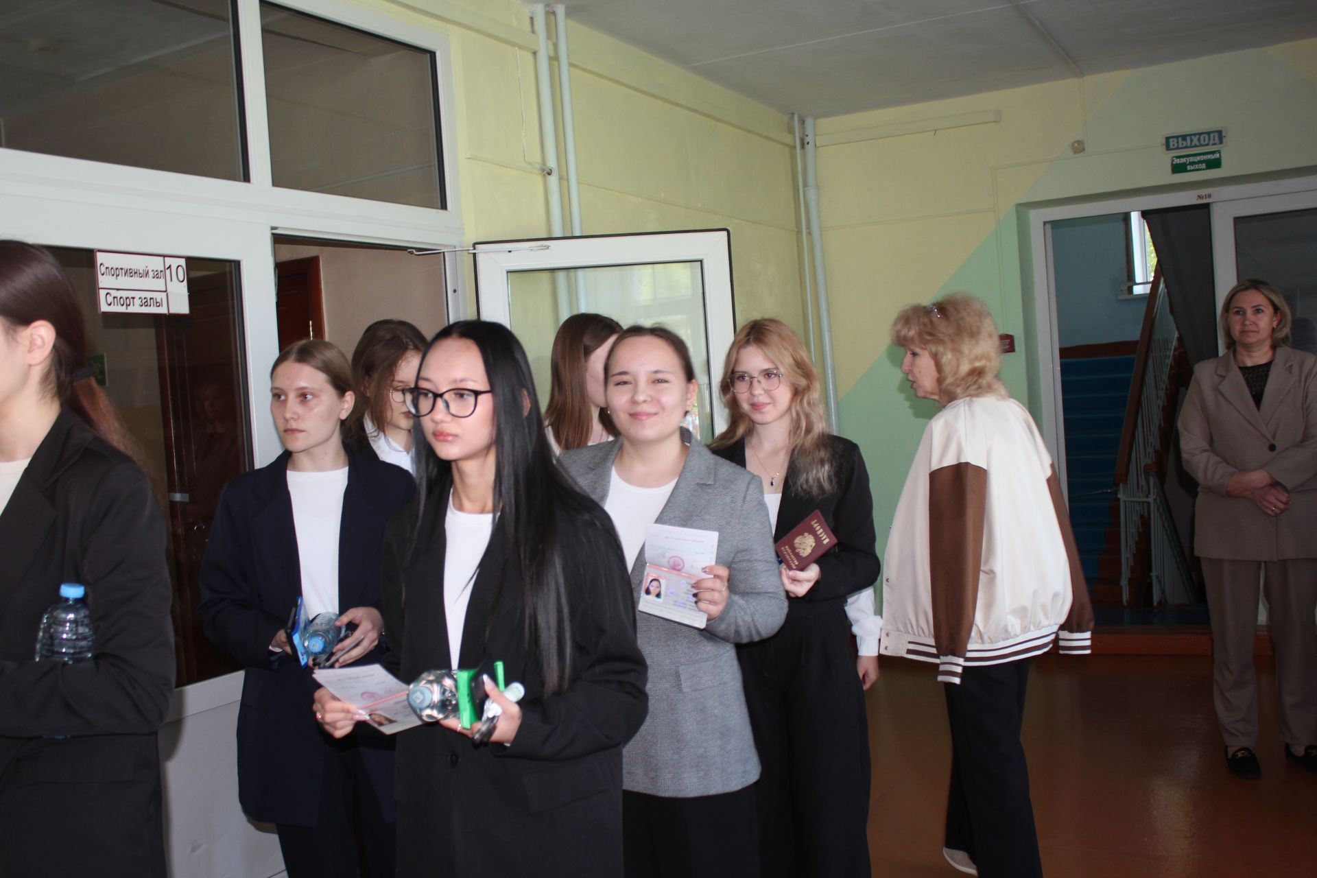 В Нурлате стартовала основная волна ЕГЭ: выпускники приступили к сдаче химии, истории и литературы