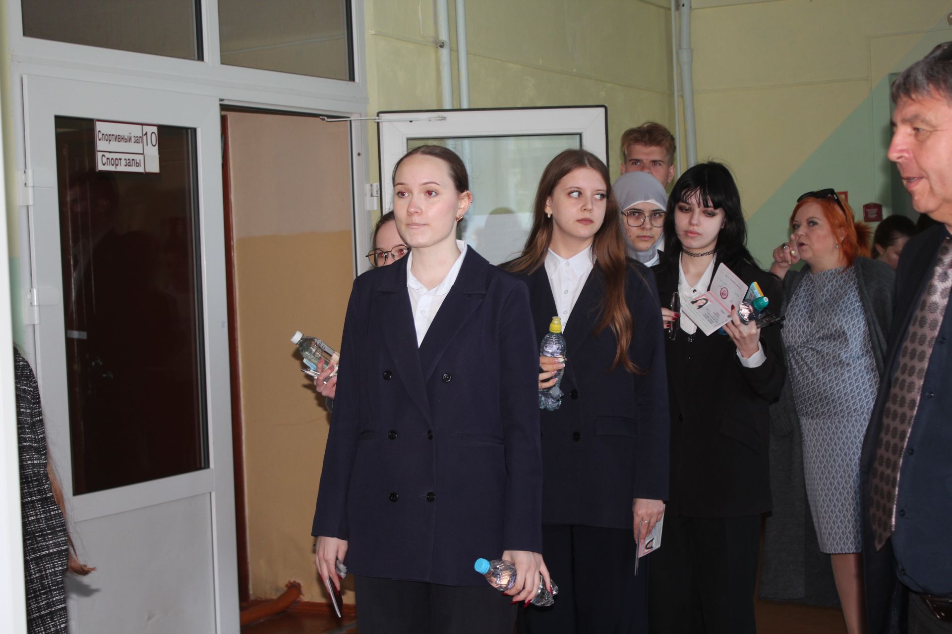 В Нурлате стартовала основная волна ЕГЭ: выпускники приступили к сдаче химии, истории и литературы