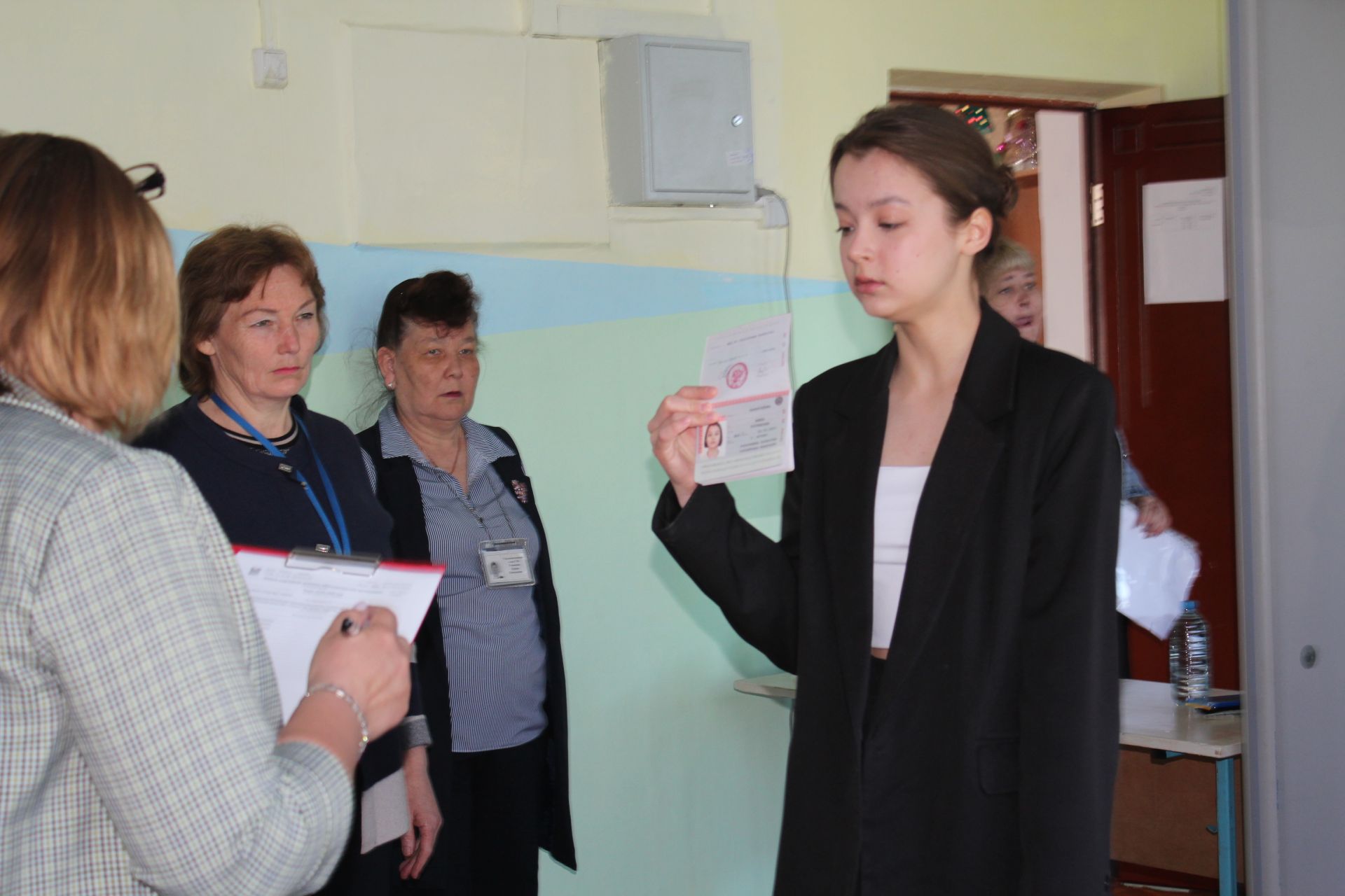 В Нурлате стартовала основная волна ЕГЭ: выпускники приступили к сдаче химии, истории и литературы