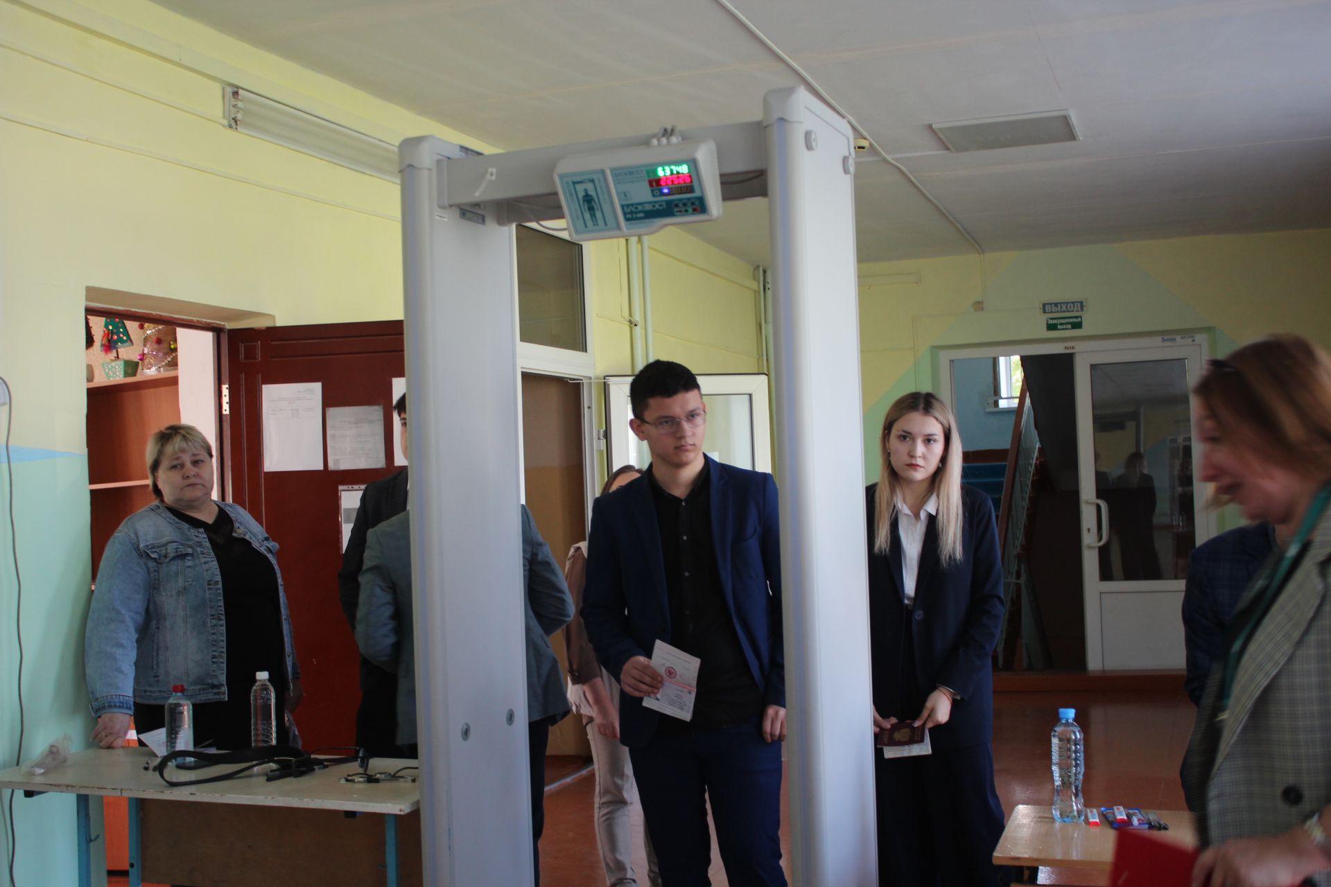 В Нурлате стартовала основная волна ЕГЭ: выпускники приступили к сдаче химии, истории и литературы