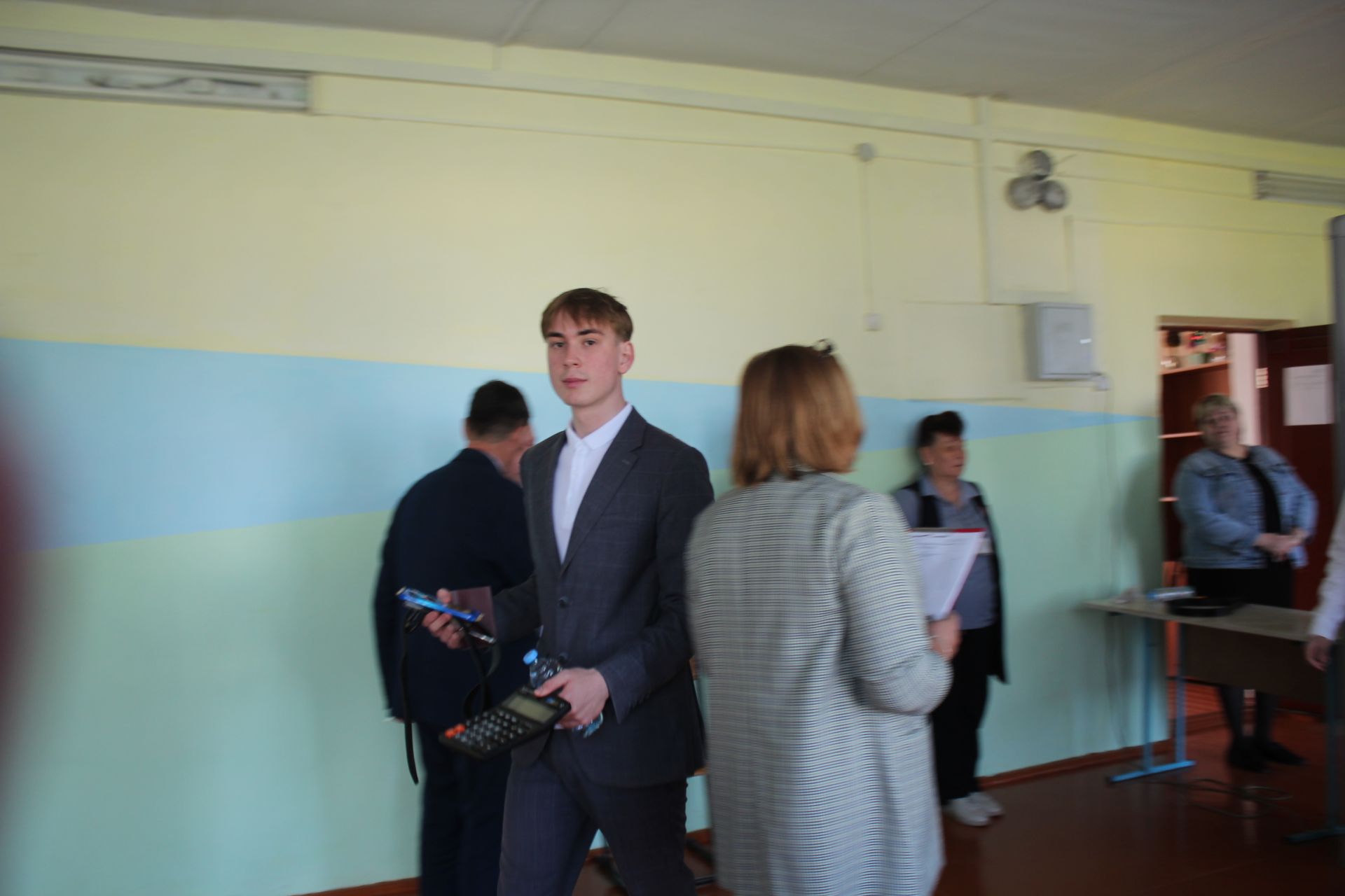 В Нурлате стартовала основная волна ЕГЭ: выпускники приступили к сдаче химии, истории и литературы