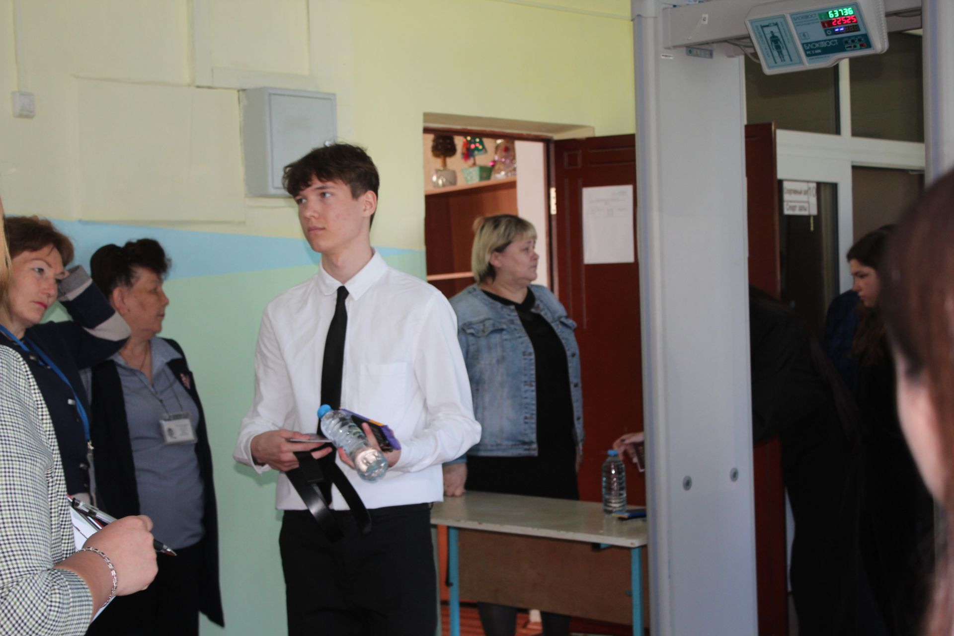 В Нурлате стартовала основная волна ЕГЭ: выпускники приступили к сдаче химии, истории и литературы