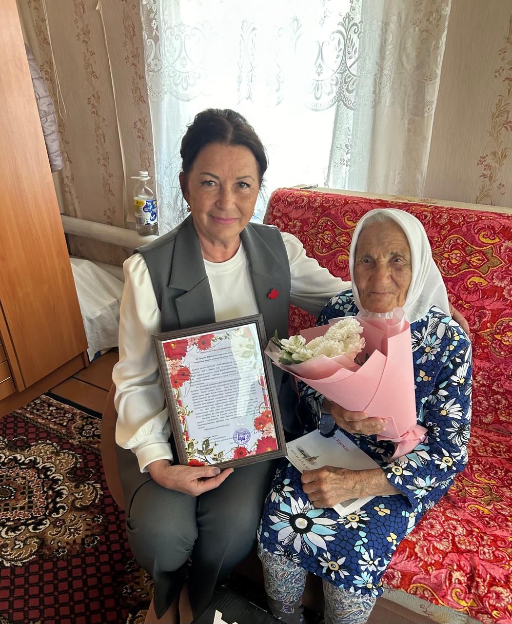 Жительница Нурлата Раиса Закизяновна Киямова отмечает 95-летний юбилей