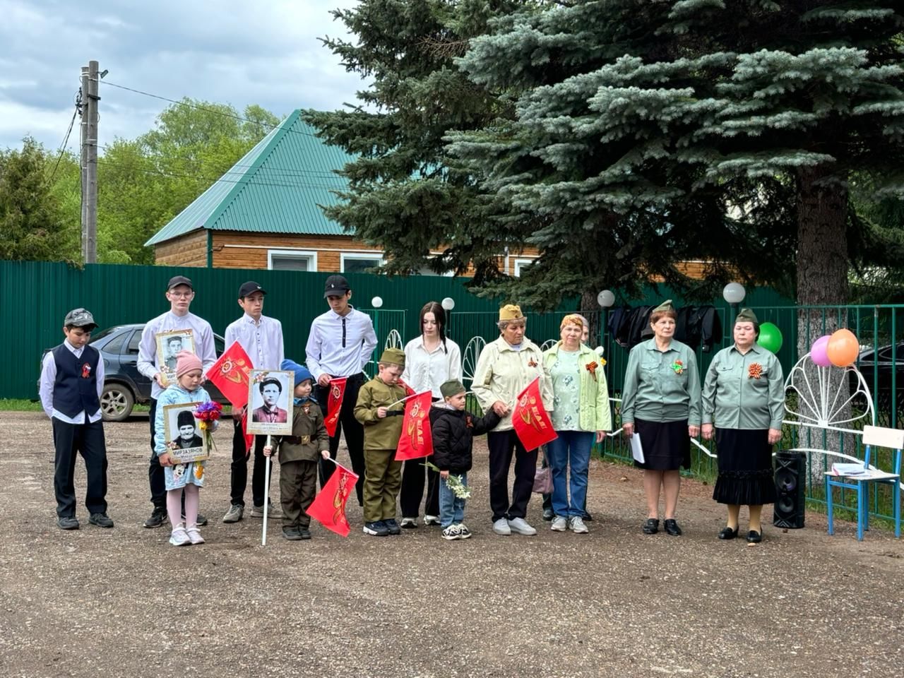 Жители поселка Заречный приняли участие в праздничном параде