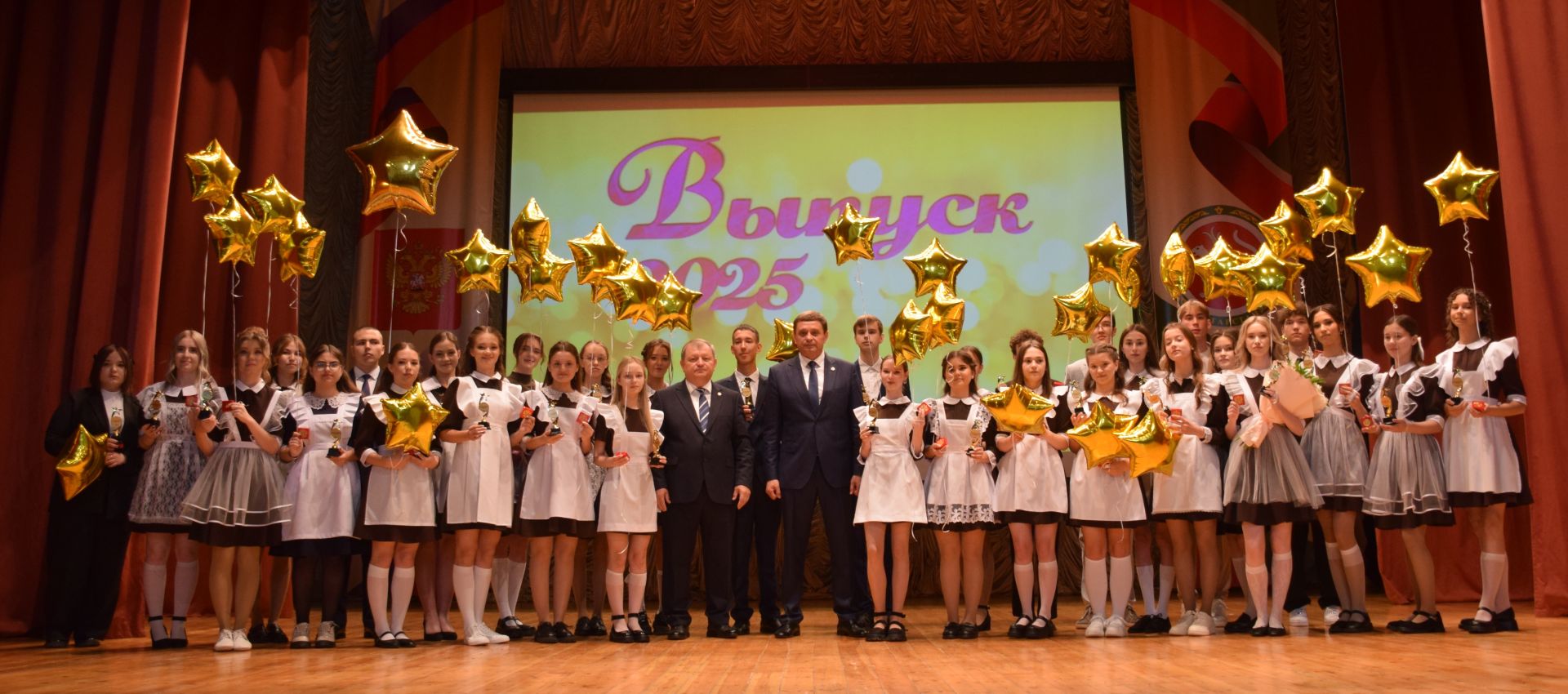 В Нурлате чествовали лучших выпускников района