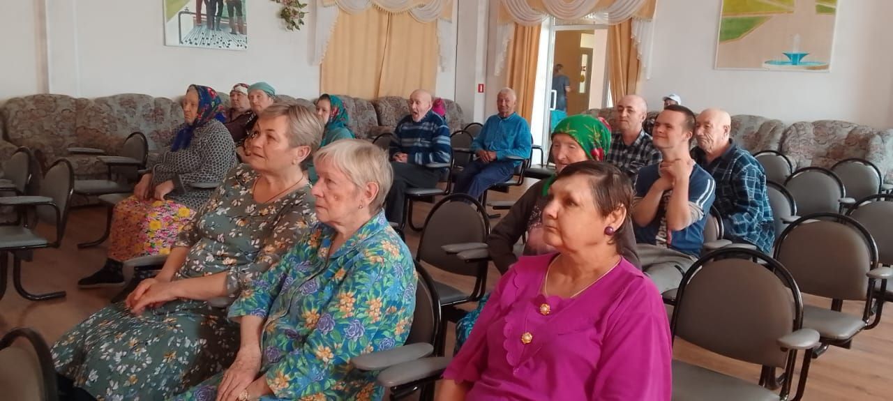 Психологическая беседа о Родительской субботе прошла в нурлатском доме-интернате