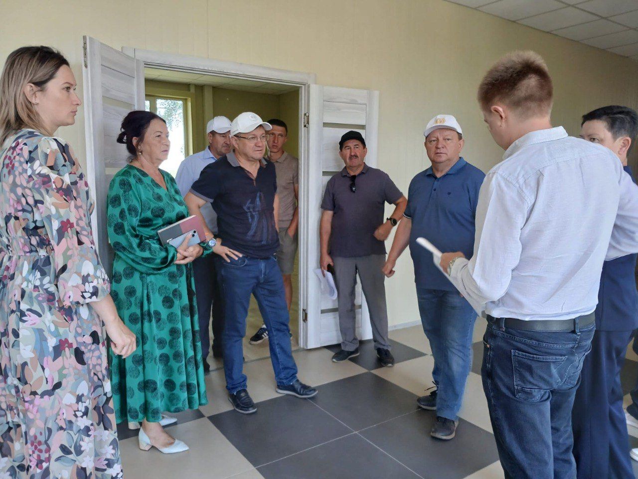 Дамир Ишкинеев провел выездное совещание по строительству детского лагеря и спортзала