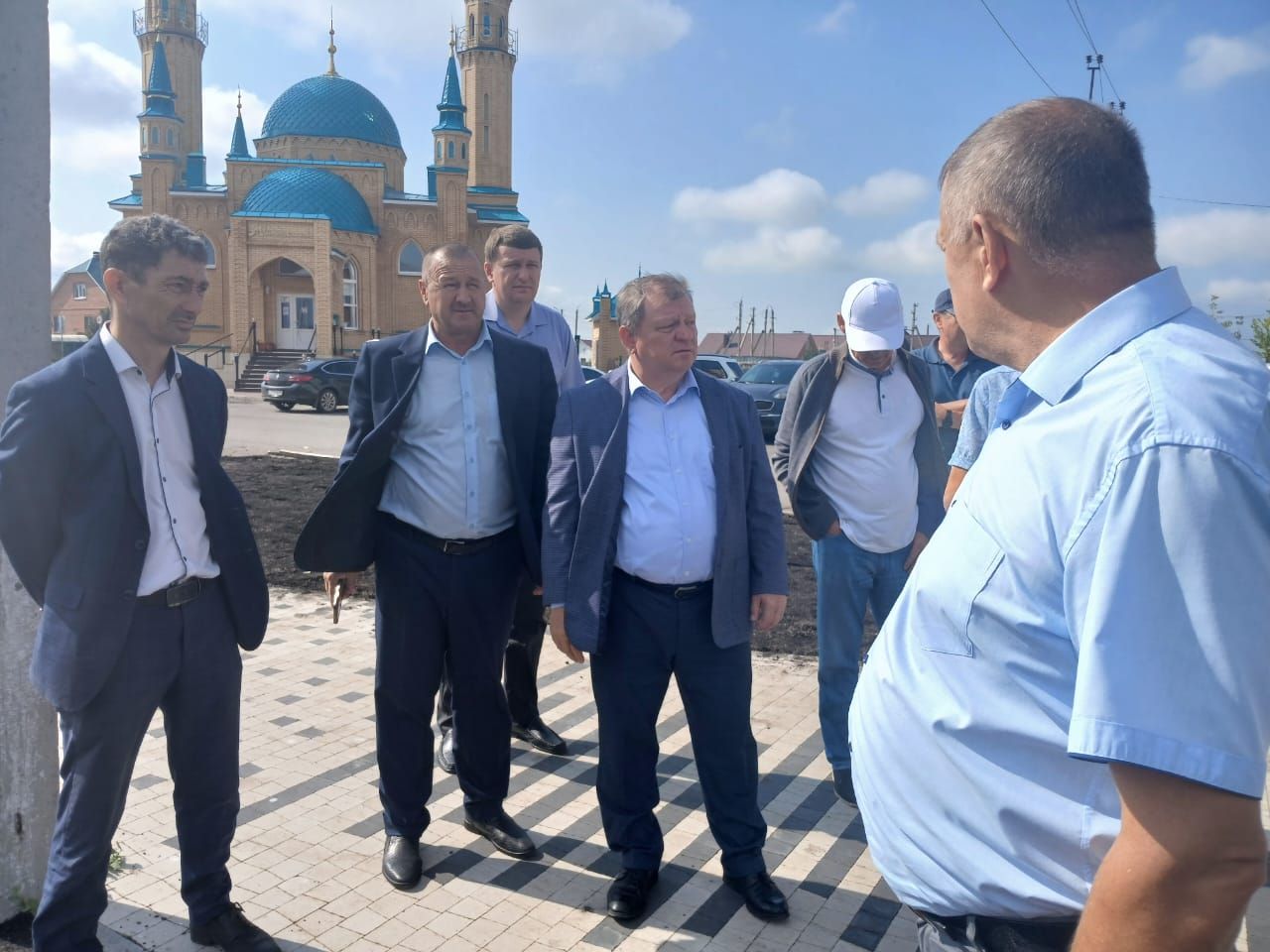 Дамир Ишкинеев провел выездное совещание по благоустройству общественных территорий