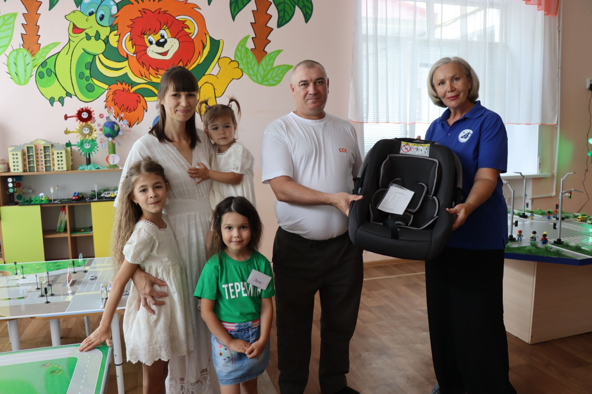 Автокресло в подарок: в Нурлатском районе заботятся о детской безопасности