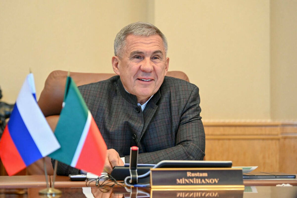 Рустам Минниханов поздравил татарстанцев с Днем Воссоединения с Донбассом и Новороссией