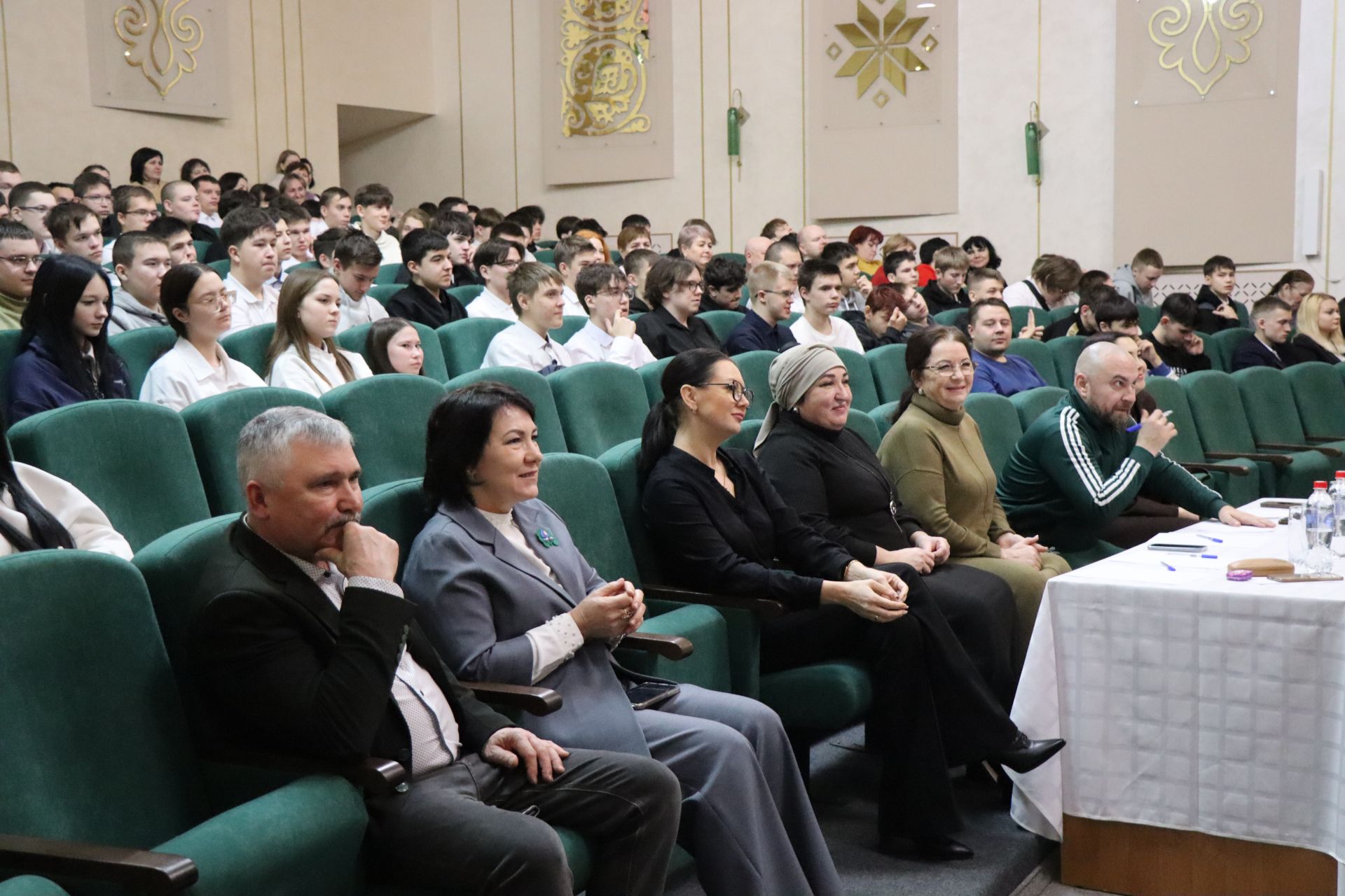 В Нурлате прошел отборочный тур межрегиональной татарской лиги КВН «Әйдә, ШаяРТ»